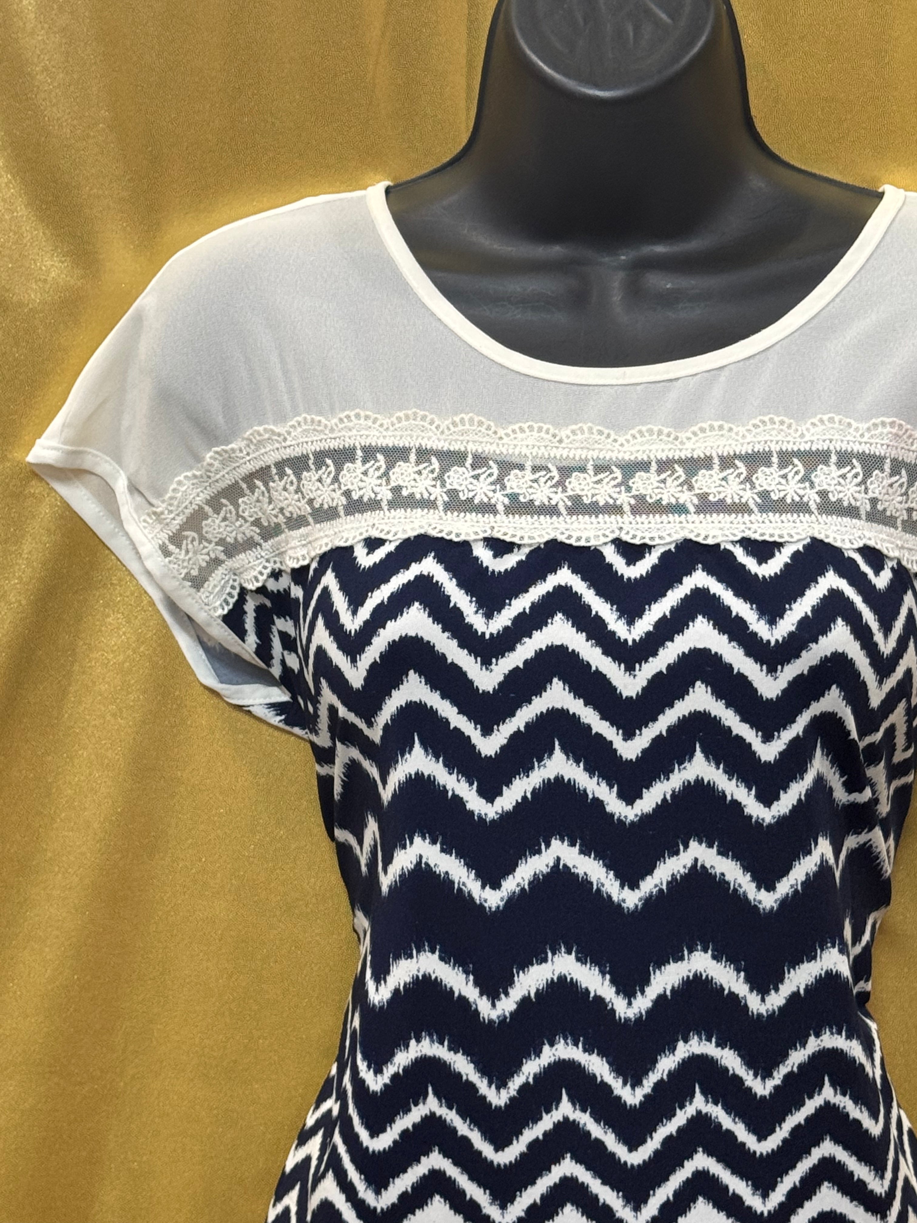 Faith & Joy Navy White Chevron Blouse Size Small Lace Accent Short Sleeve