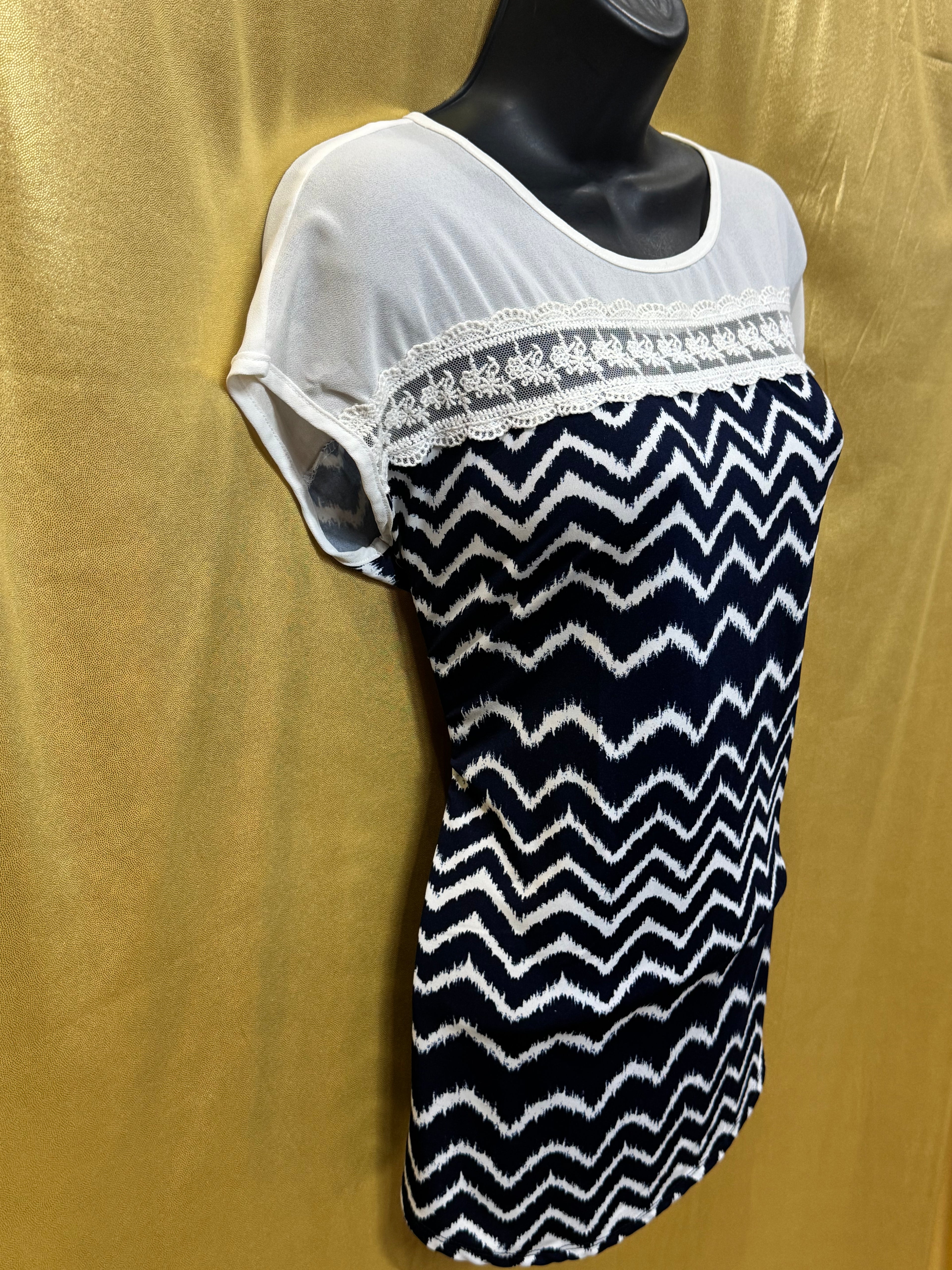 Faith & Joy Navy White Chevron Blouse Size Small Lace Accent Short Sleeve