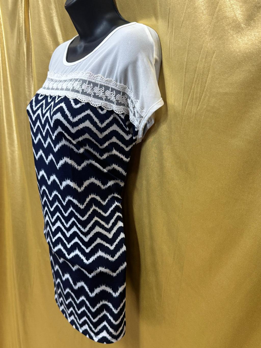 Faith & Joy Navy White Chevron Blouse Size Small Lace Accent Short Sleeve