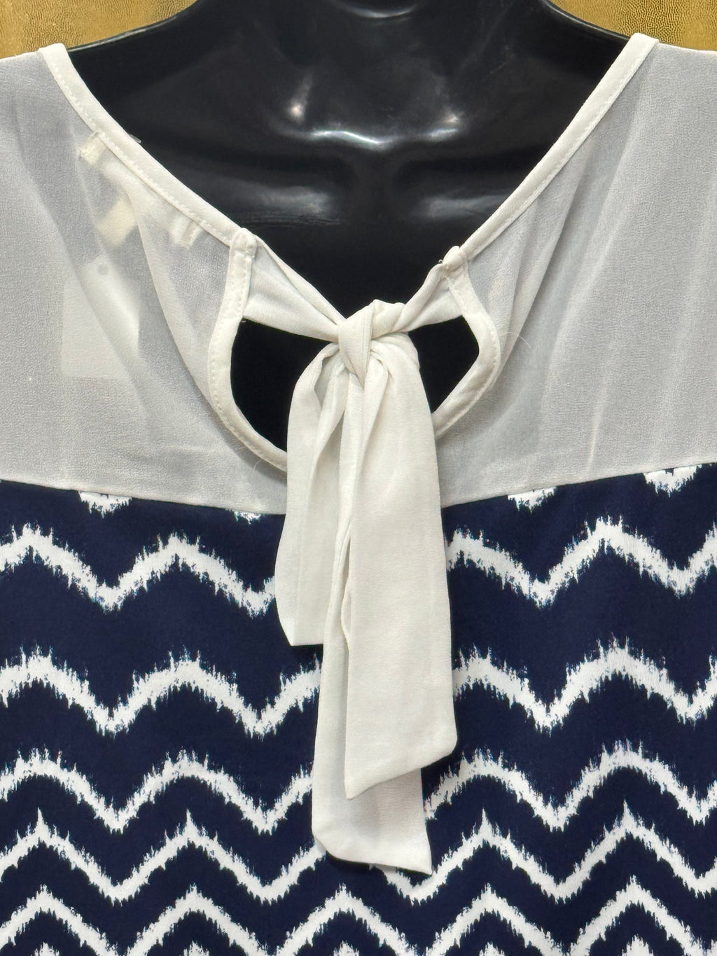 Faith & Joy Navy White Chevron Blouse Size Small Lace Accent Short Sleeve