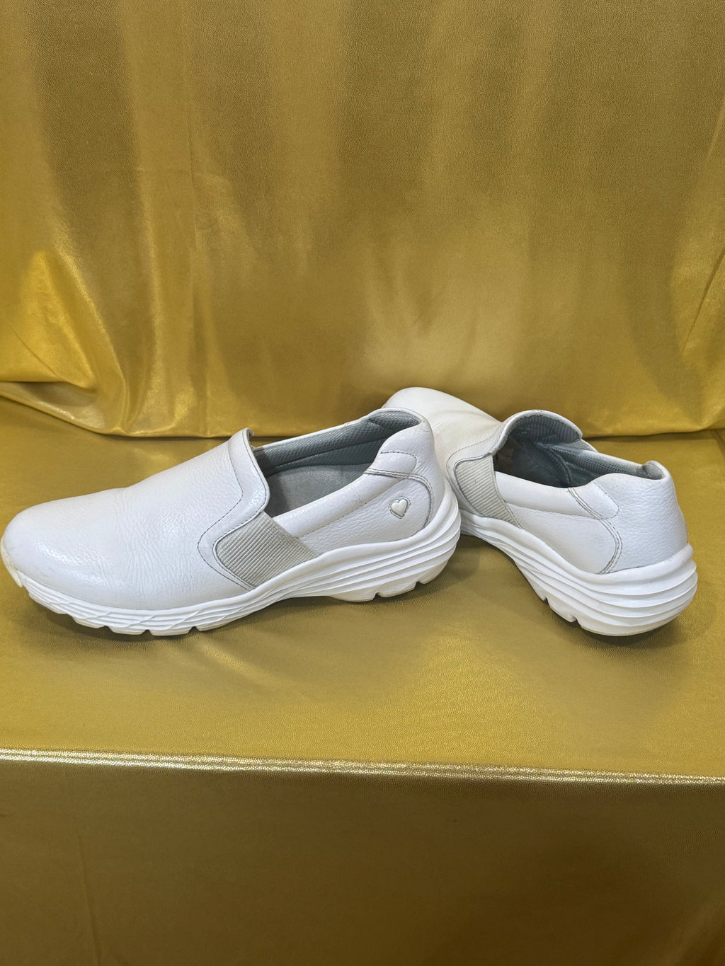Nurse Mates Harmony White Leather Slip-Resistant Work Loafers Size 7.5