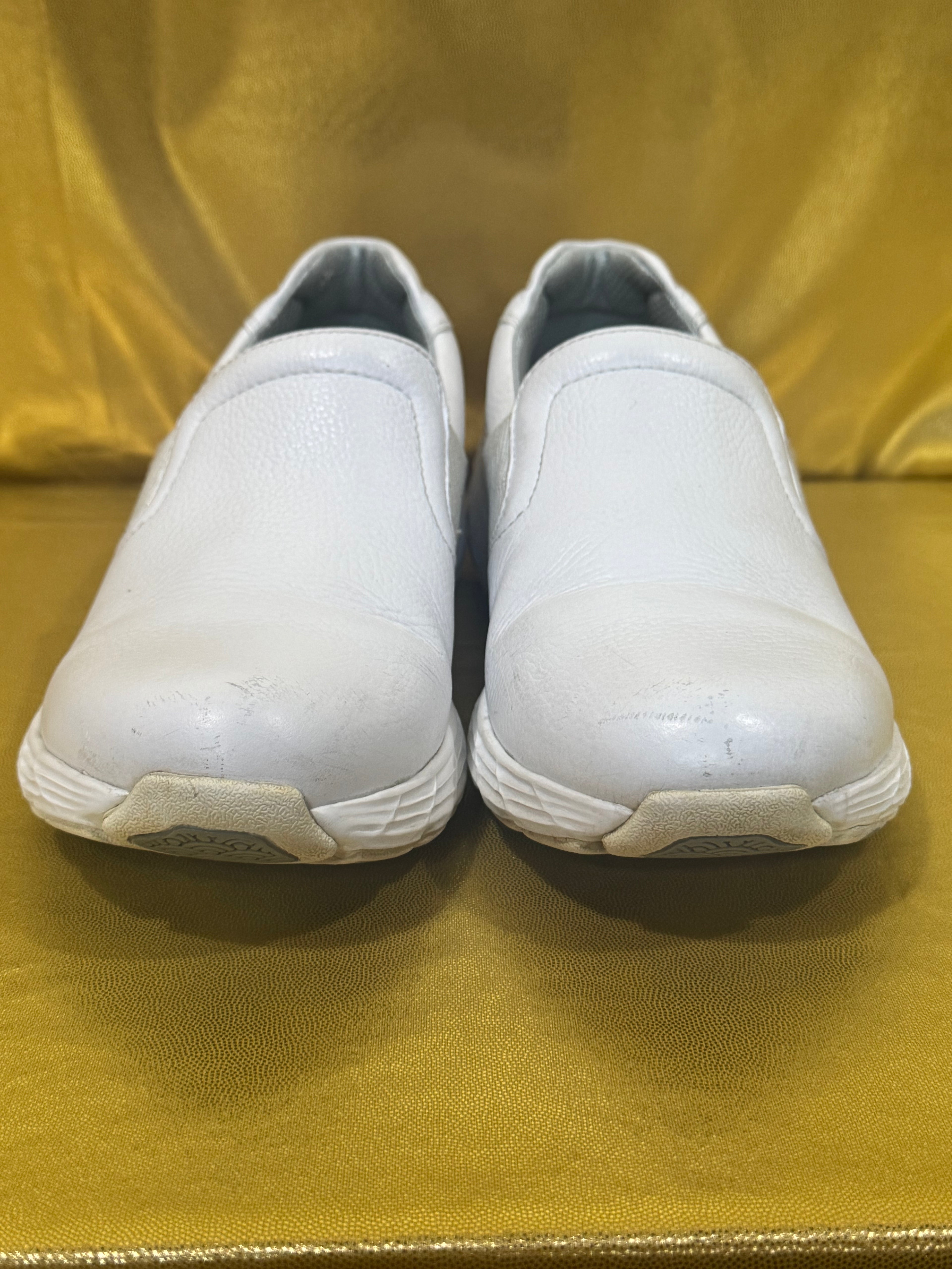 Nurse Mates Harmony White Leather Slip-Resistant Work Loafers Size 7.5