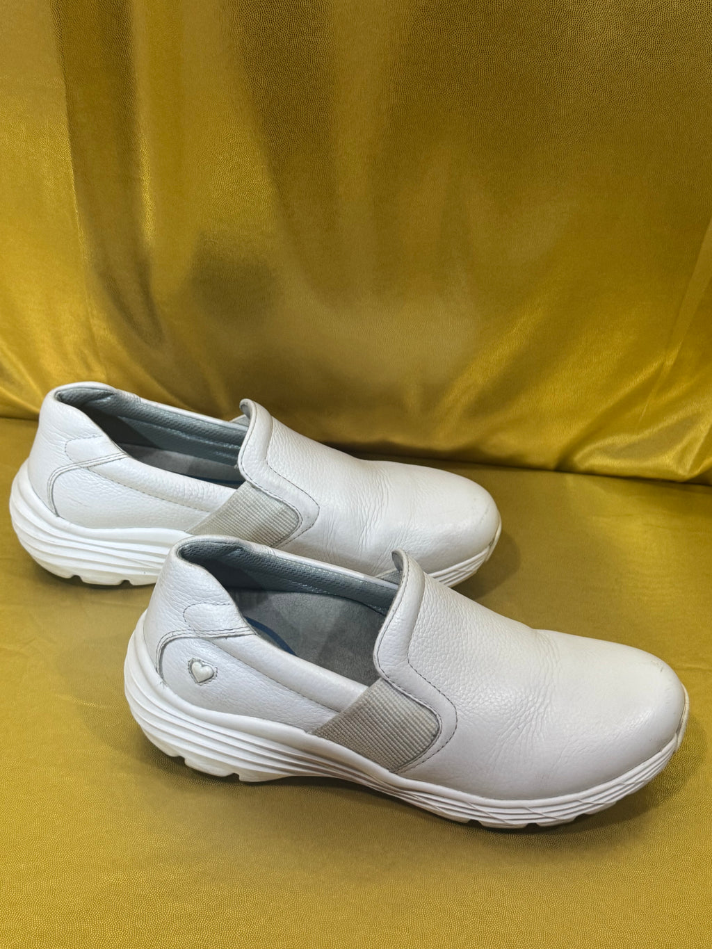 Nurse Mates Harmony White Leather Slip-Resistant Work Loafers Size 7.5