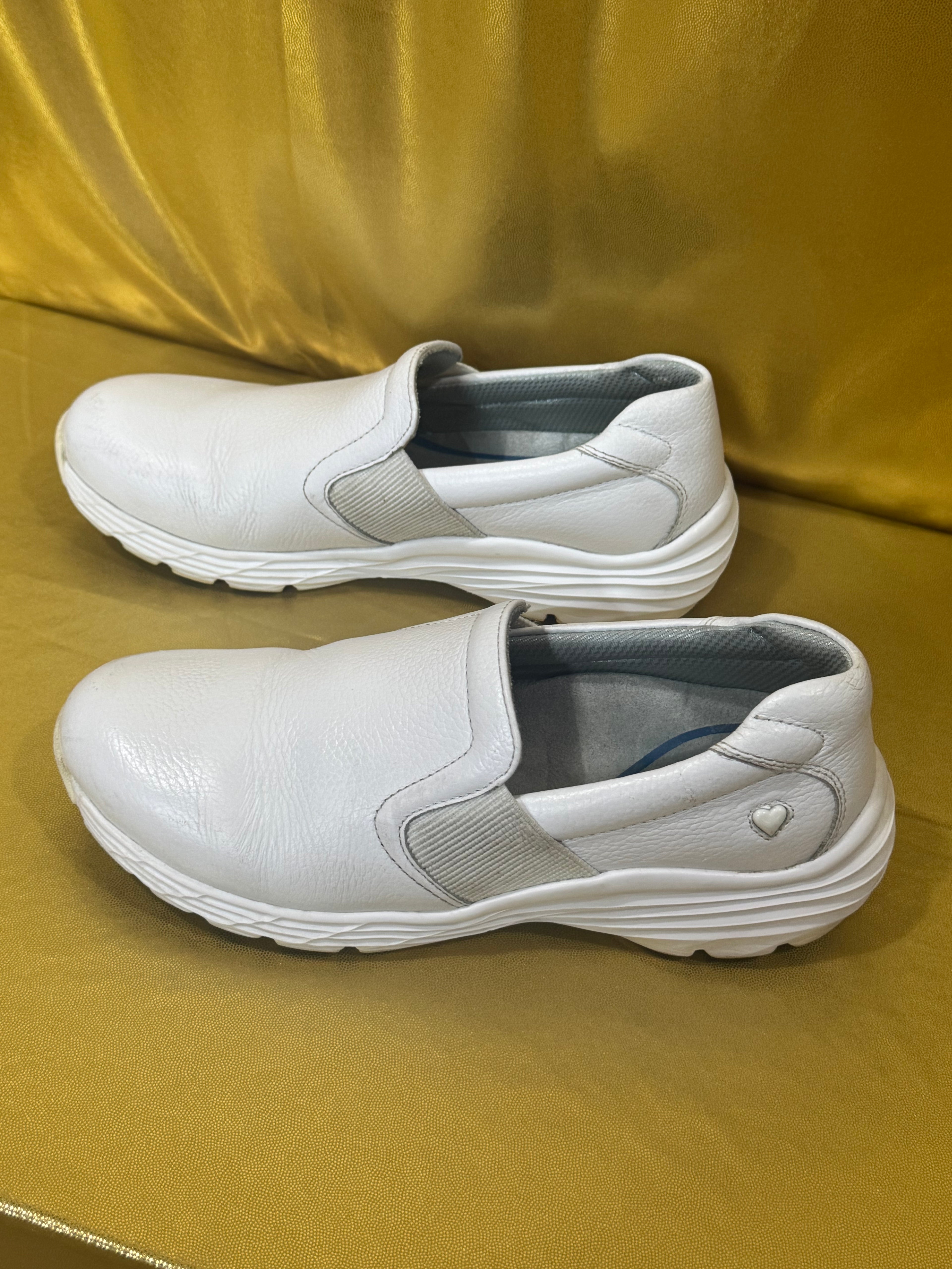 Nurse Mates Harmony White Leather Slip-Resistant Work Loafers Size 7.5