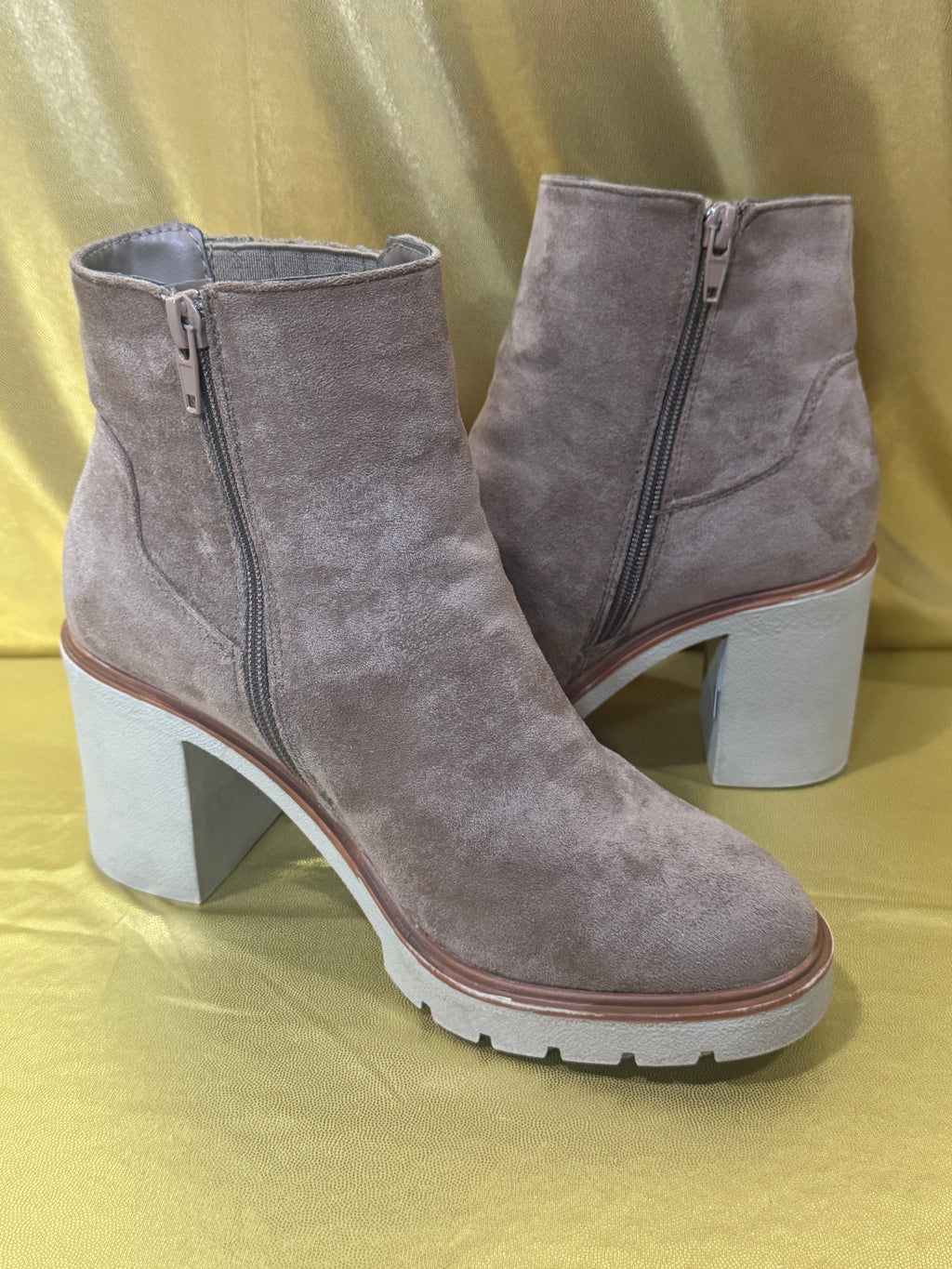 Universal Thread Suede Chunky Block Heel Ankle Boots Size 6