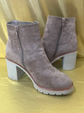 Universal Thread Suede Chunky Block Heel Ankle Boots Size 6