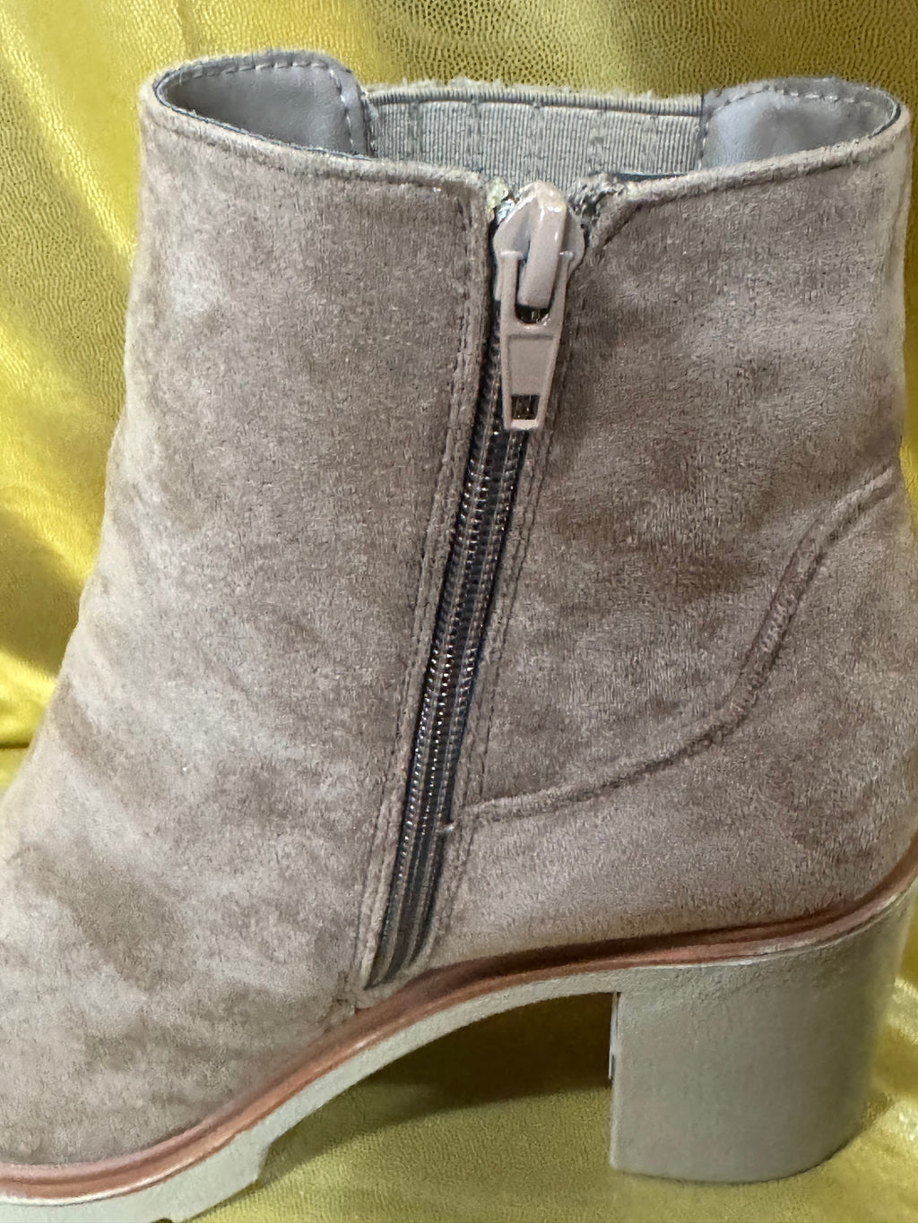 Universal Thread Suede Chunky Block Heel Ankle Boots Size 6