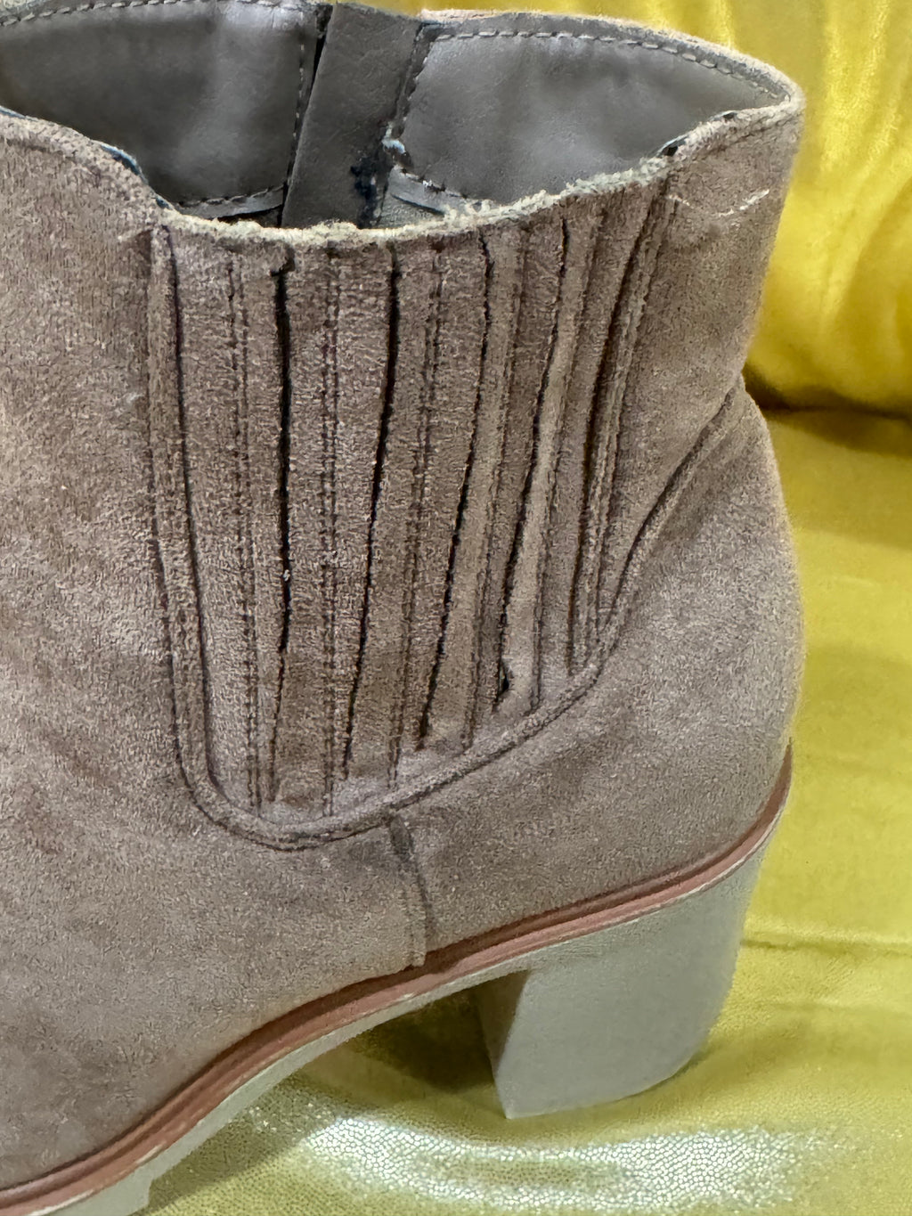 Universal Thread Suede Chunky Block Heel Ankle Boots Size 6