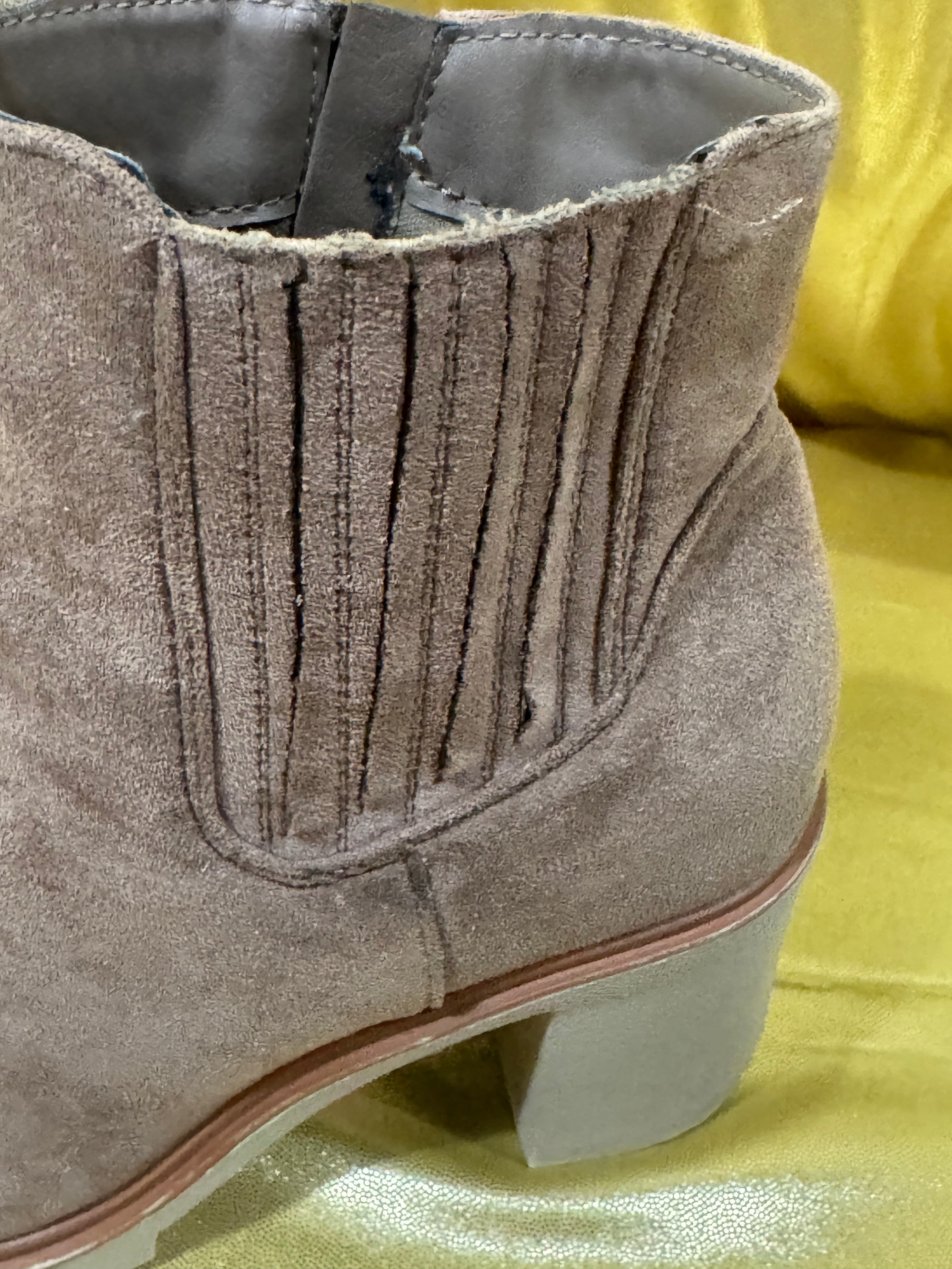 Universal Thread Suede Chunky Block Heel Ankle Boots Size 6