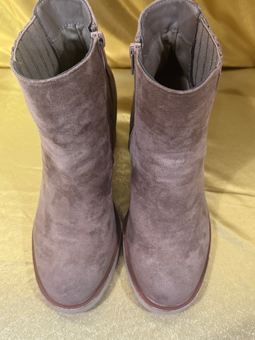 Universal Thread Suede Chunky Block Heel Ankle Boots Size 6