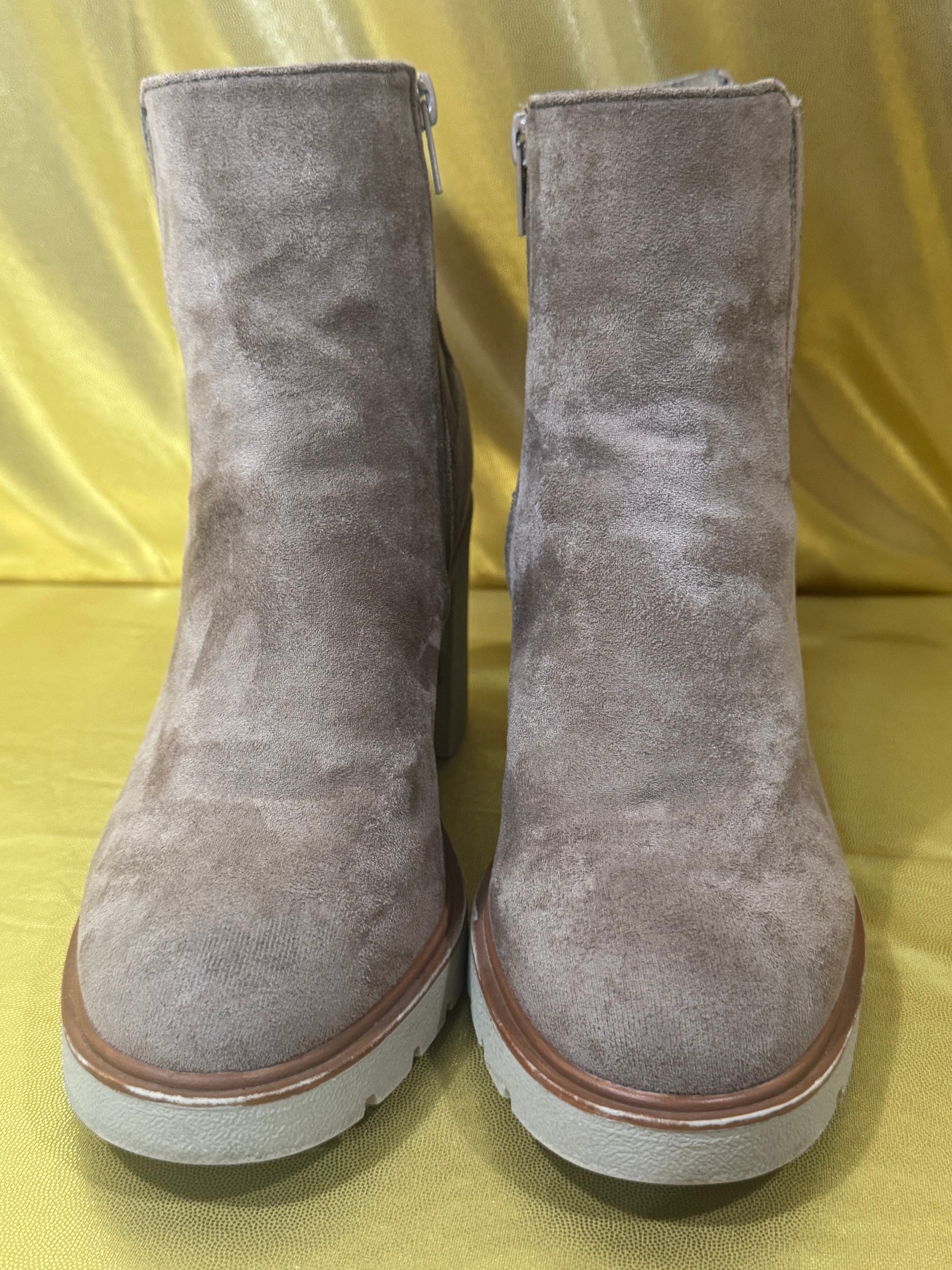 Universal Thread Suede Chunky Block Heel Ankle Boots Size 6