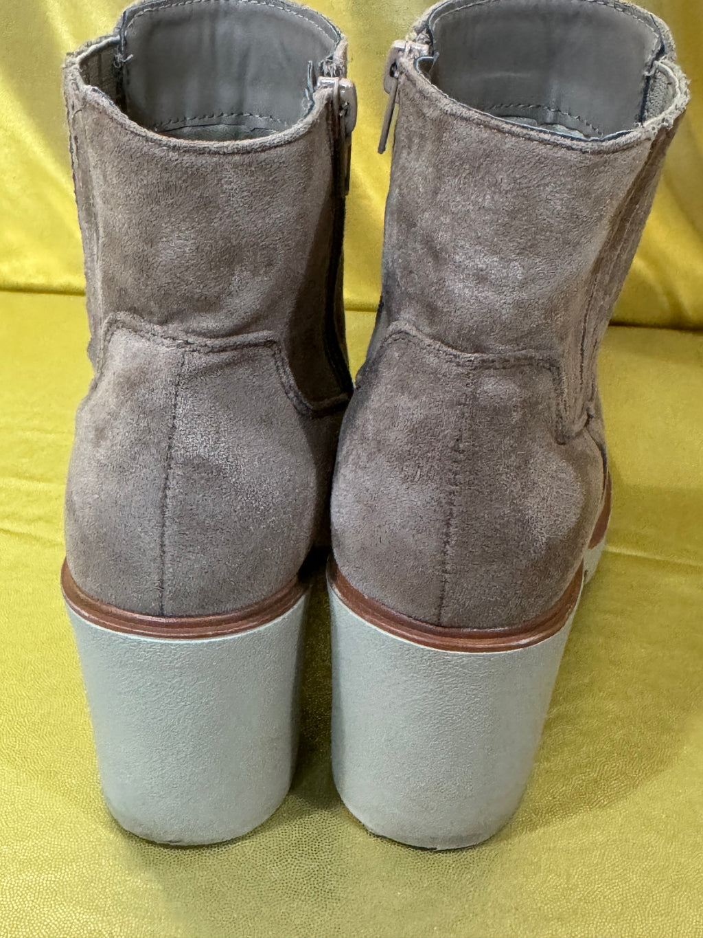Universal Thread Suede Chunky Block Heel Ankle Boots Size 6