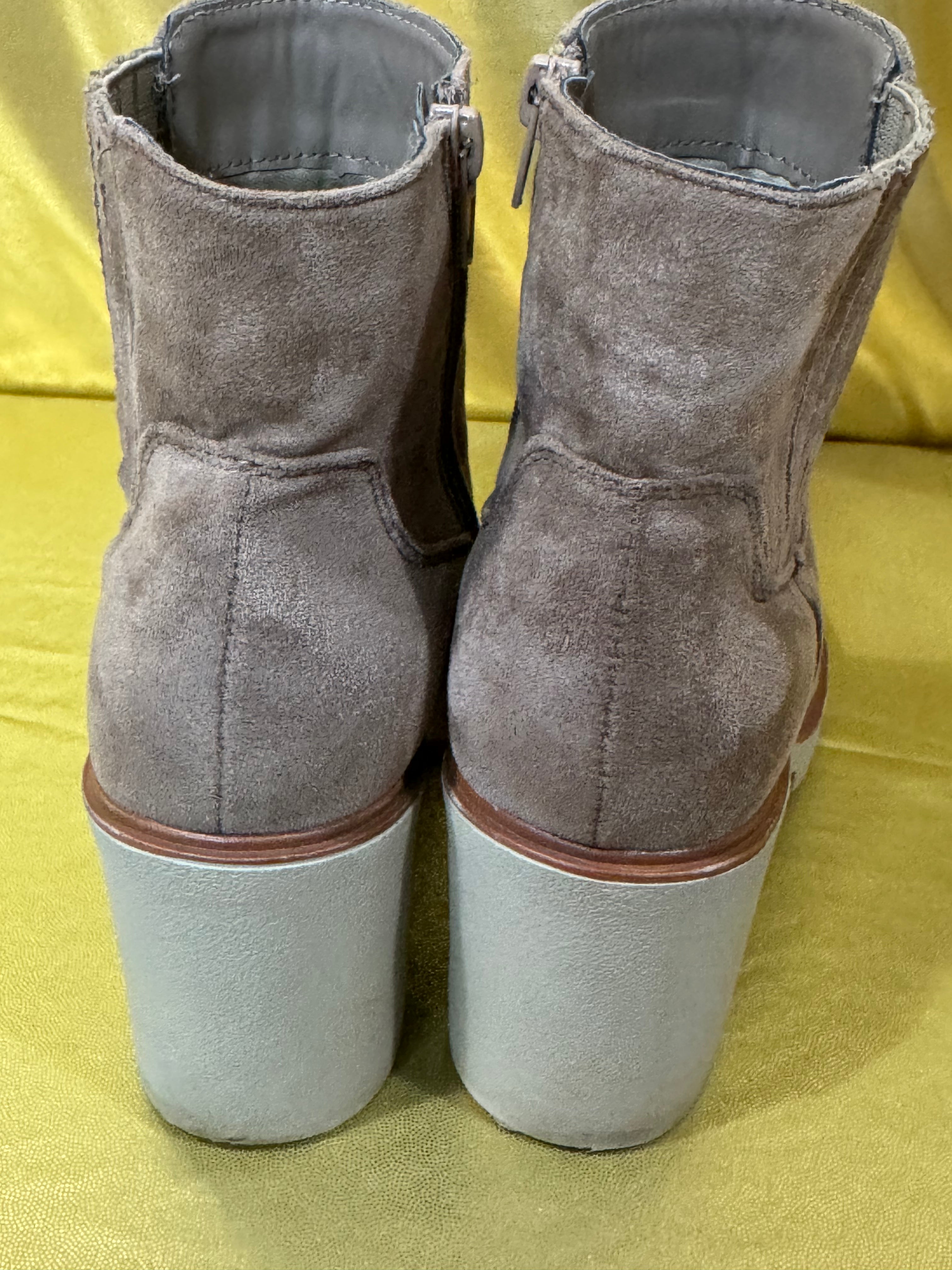 Universal Thread Suede Chunky Block Heel Ankle Boots Size 6
