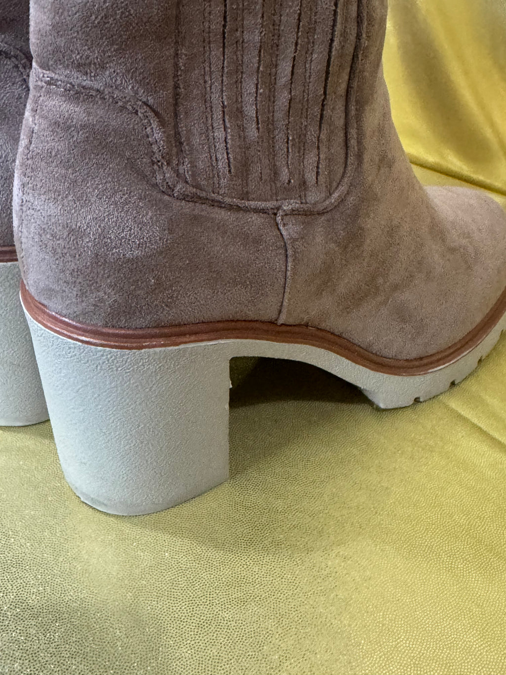 Universal Thread Suede Chunky Block Heel Ankle Boots Size 6