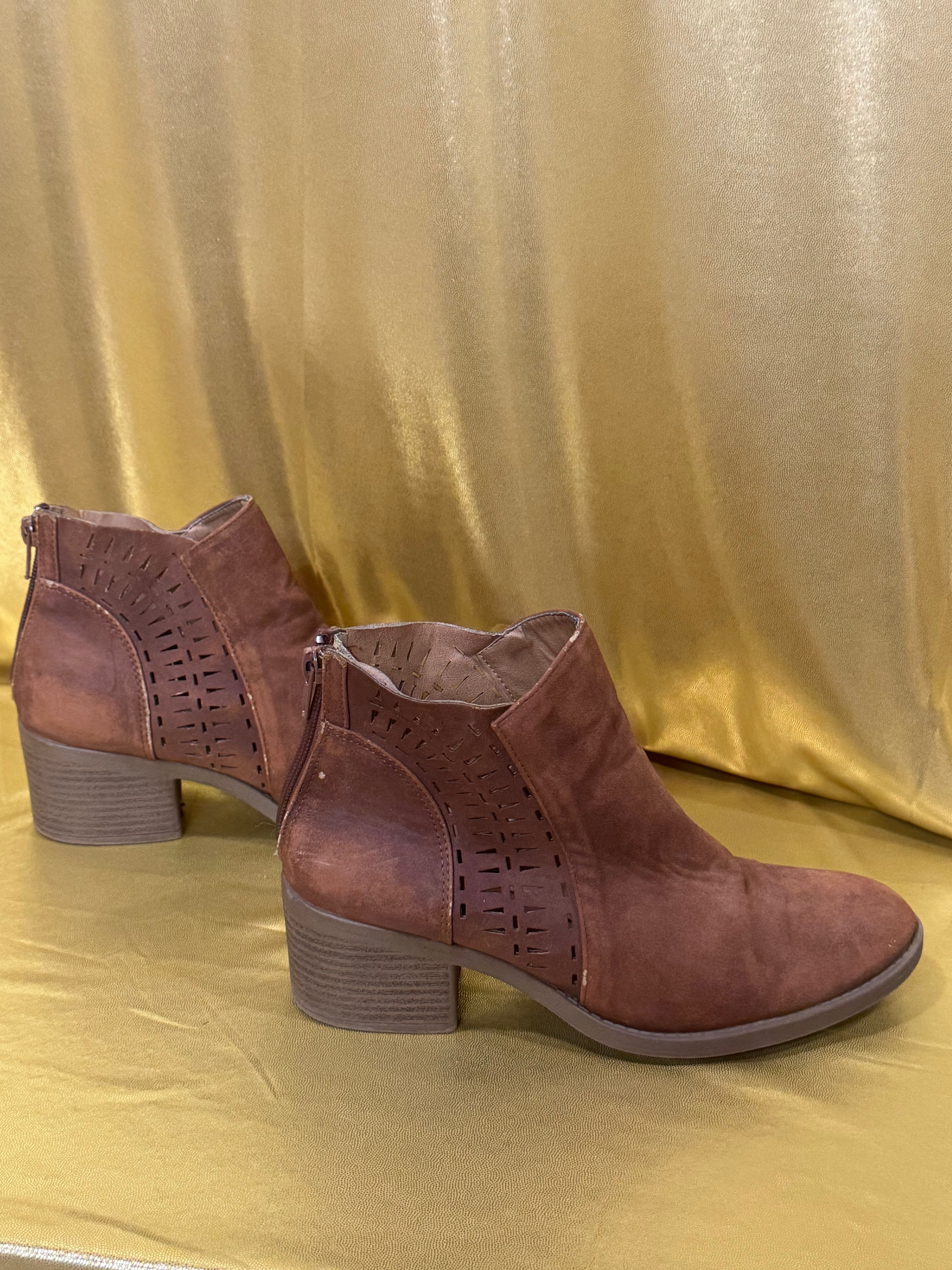 Qupid Tan Perforated Cutout Ankle Boots - Size 6