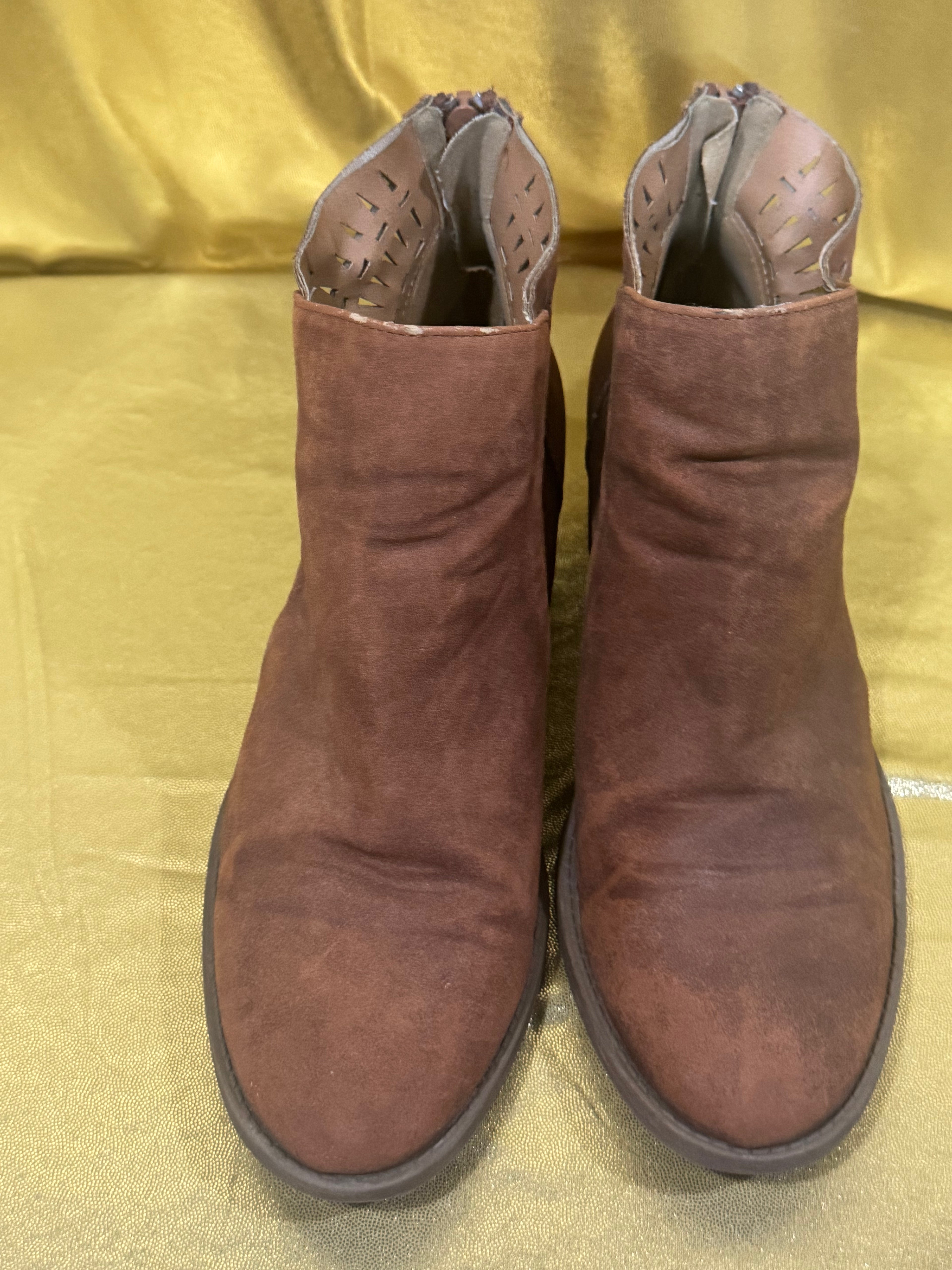 Qupid Tan Perforated Cutout Ankle Boots - Size 6