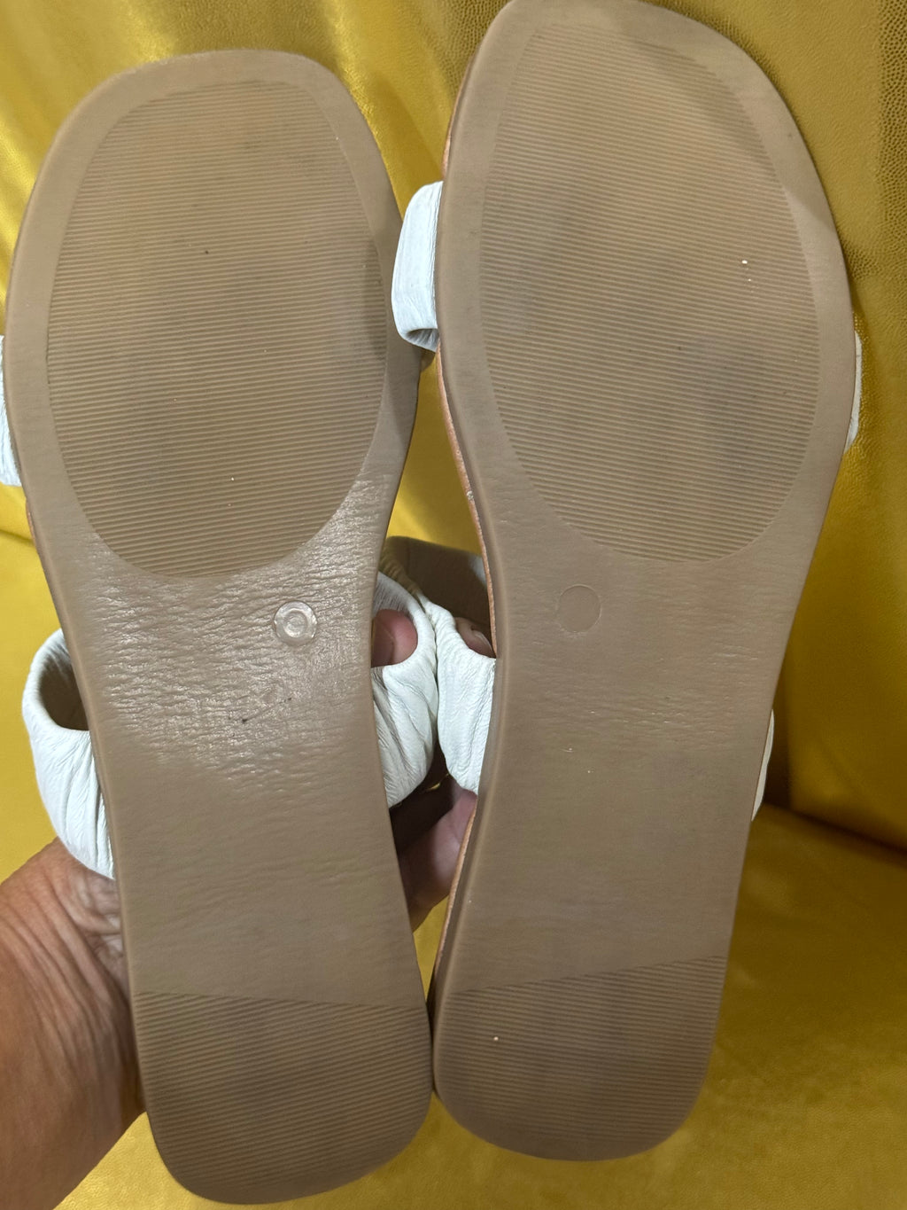 Mariella Made in Italy White Scrunched Double Strap Slide Sandals - Size 7.5