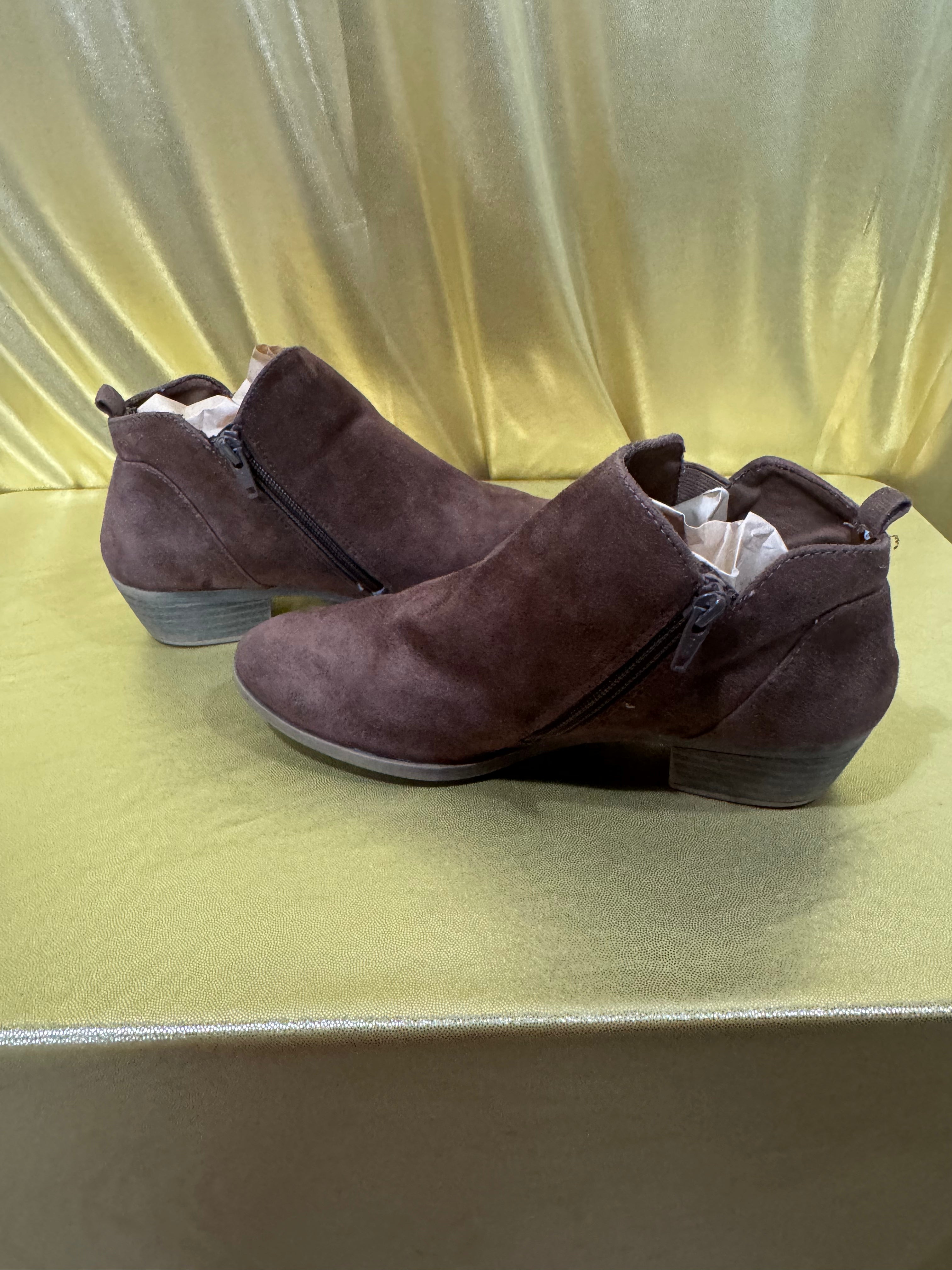Arizona Jean Co. Galen Brown Suede Ankle Booties – Size 7.5