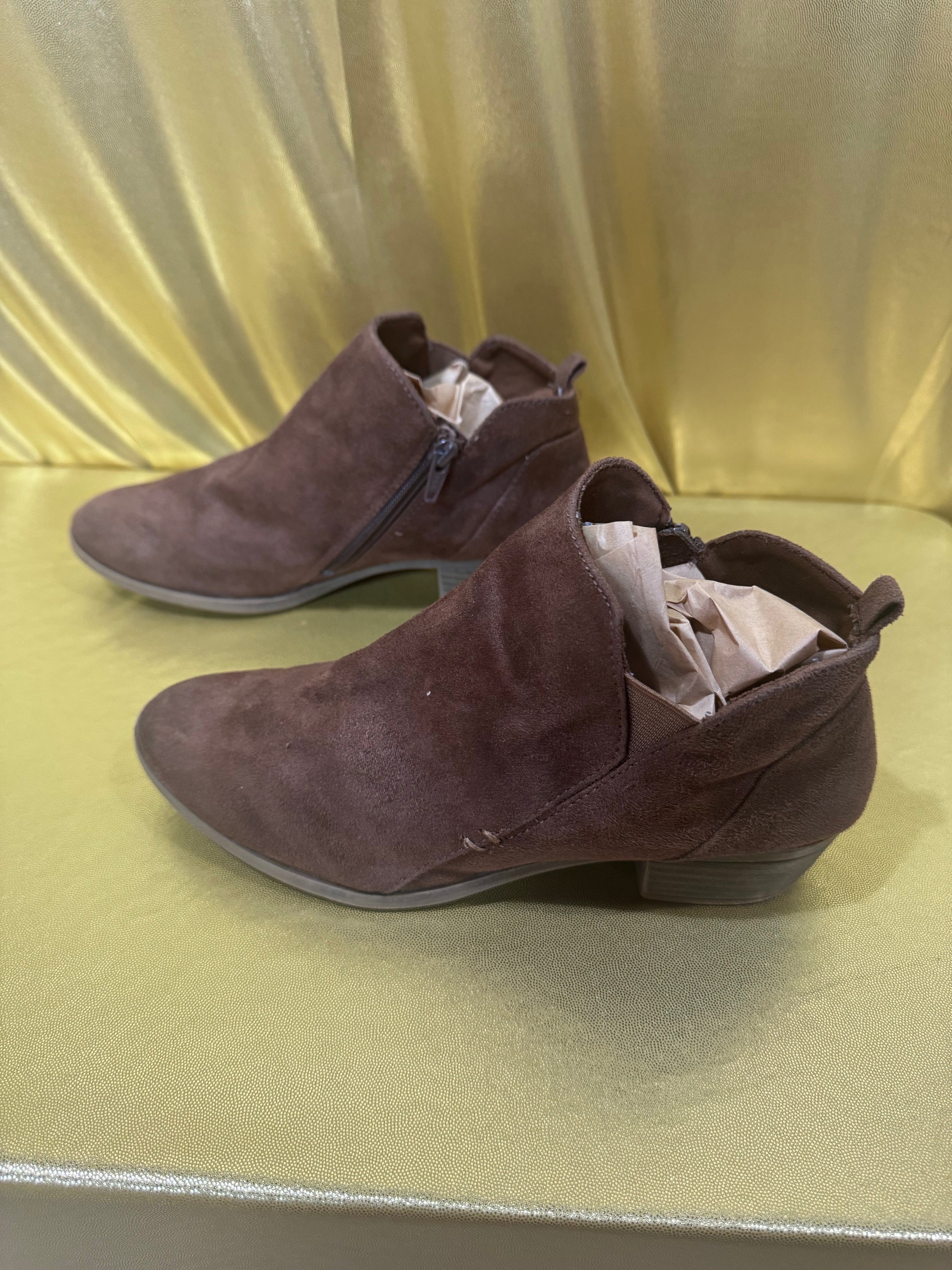 Arizona Jean Co. Galen Brown Suede Ankle Booties – Size 7.5