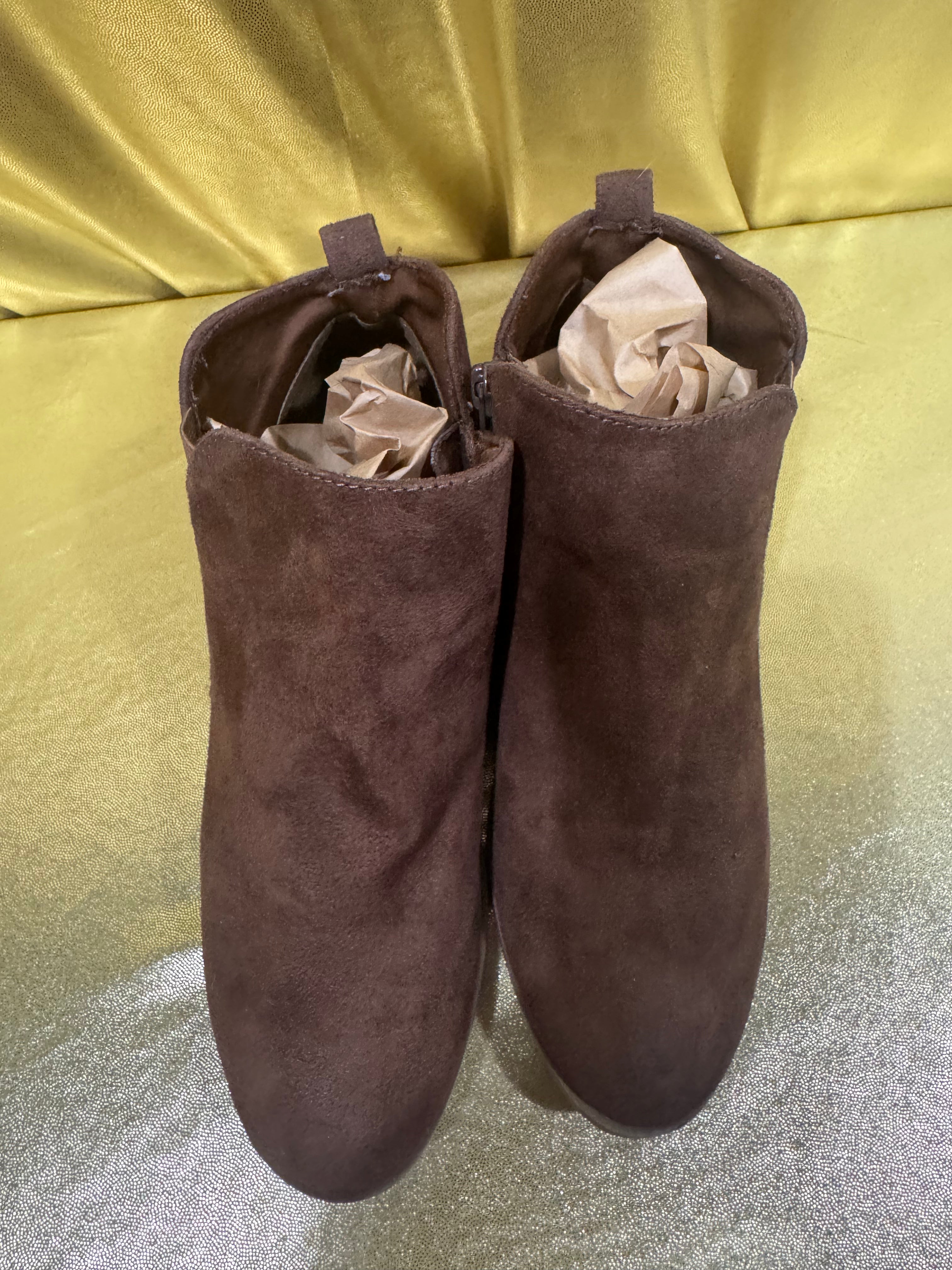 Arizona Jean Co. Galen Brown Suede Ankle Booties – Size 7.5