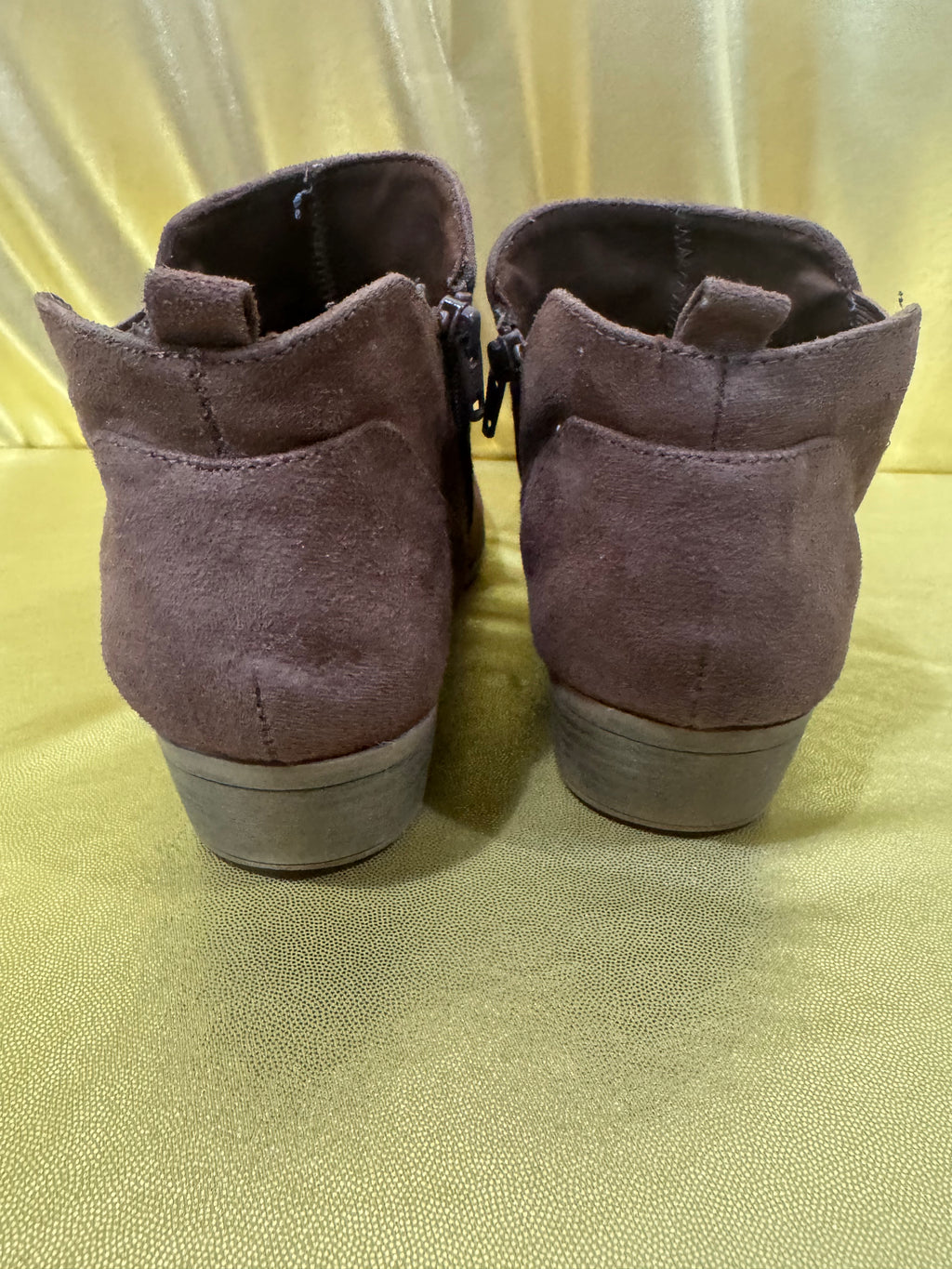 Arizona Jean Co. Galen Brown Suede Ankle Booties – Size 7.5
