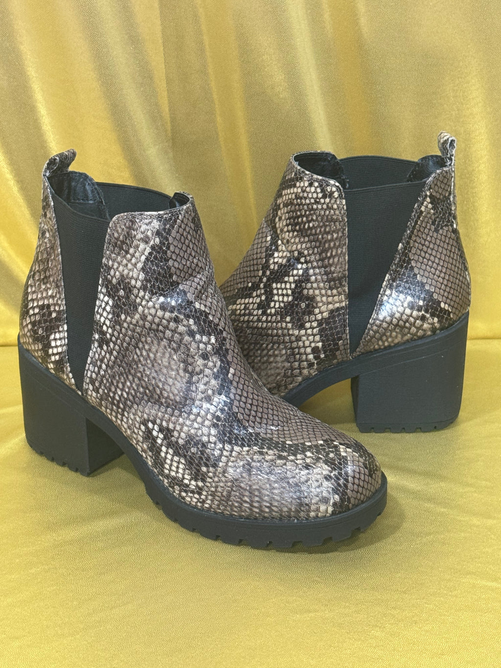Dirty Laundry Lisbon Snakeskin Chelsea Boots Block Heel Size 8M NWOT