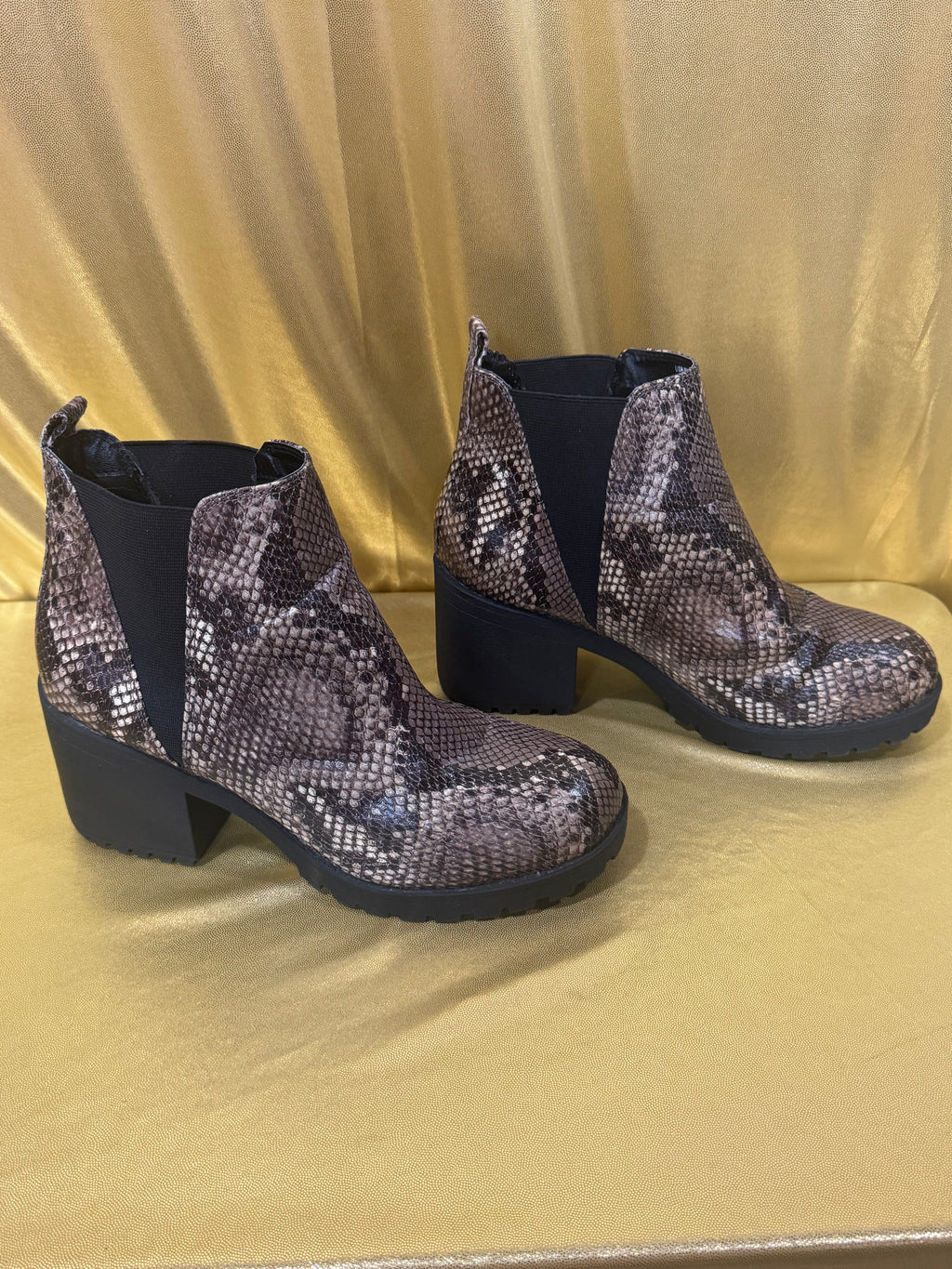 Dirty Laundry Lisbon Snakeskin Chelsea Boots Block Heel Size 8M NWOT