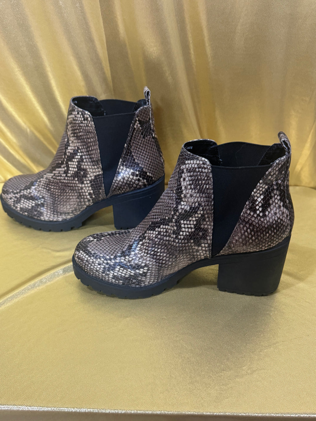 Dirty Laundry Lisbon Snakeskin Chelsea Boots Block Heel Size 8M NWOT