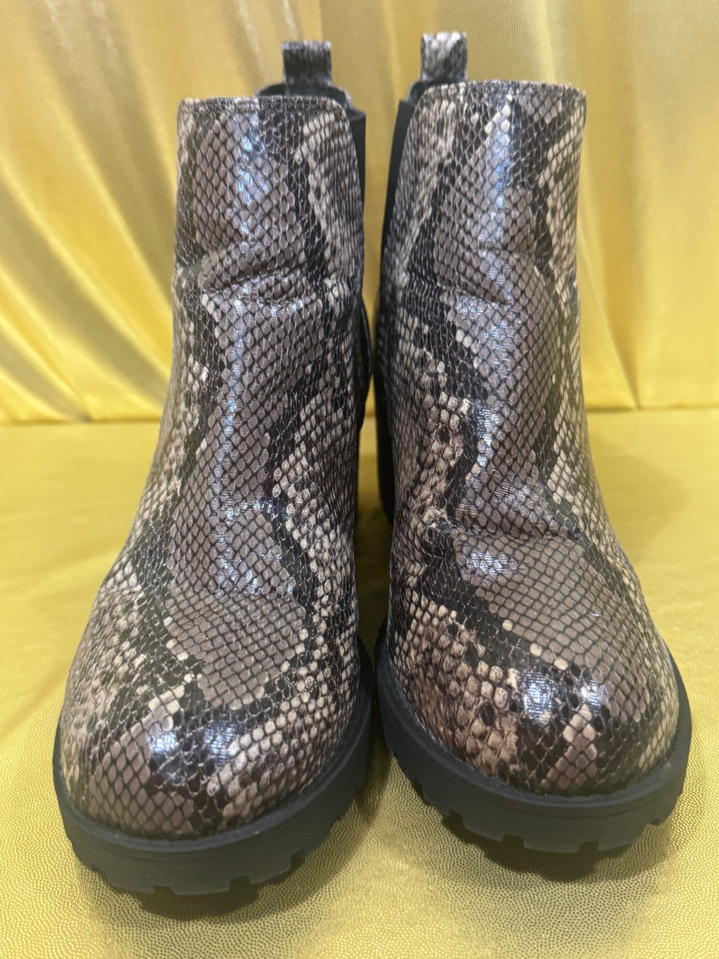 Dirty Laundry Lisbon Snakeskin Chelsea Boots Block Heel Size 8M NWOT