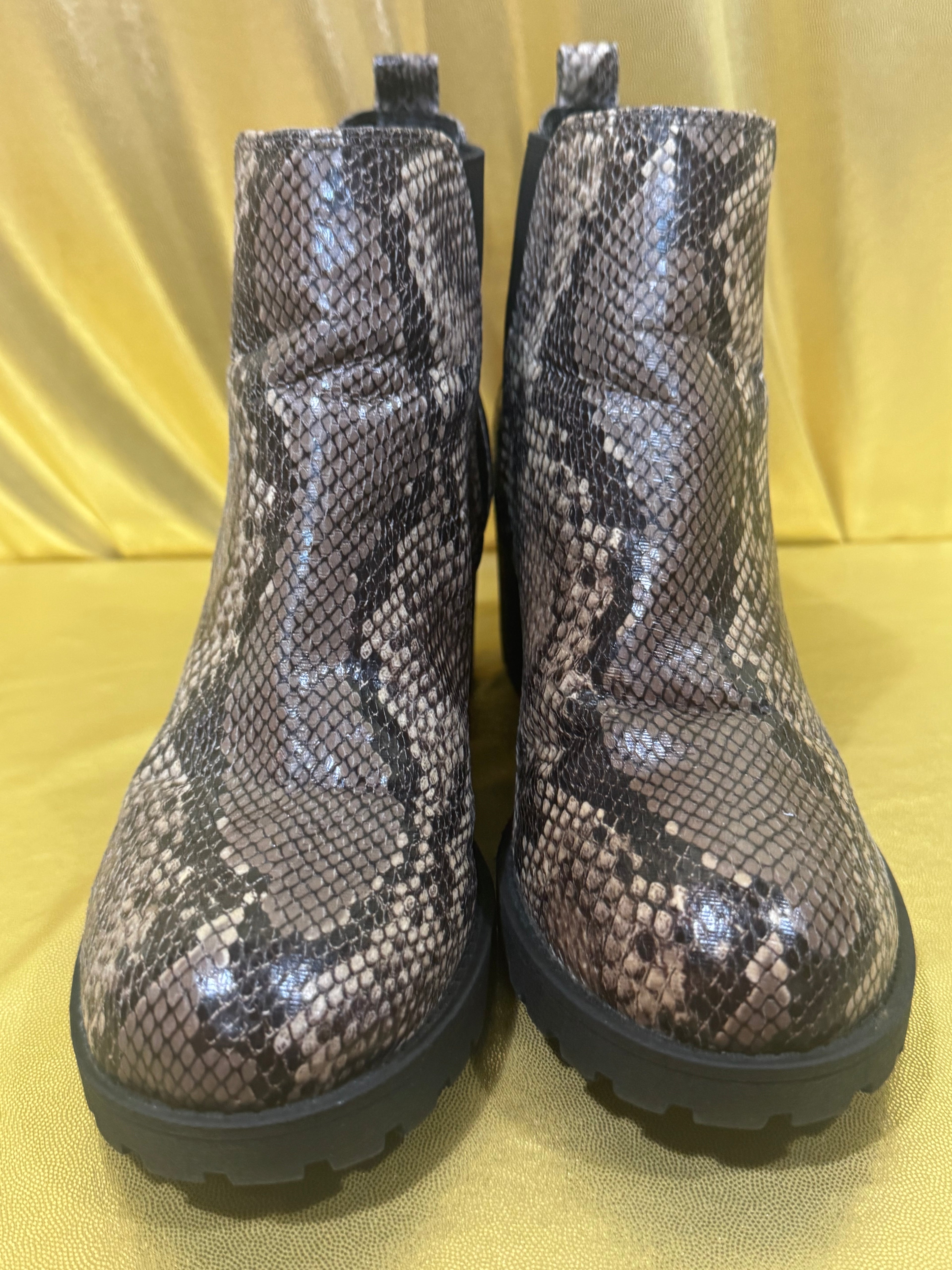 Dirty Laundry Lisbon Snakeskin Chelsea Boots Block Heel Size 8M NWOT