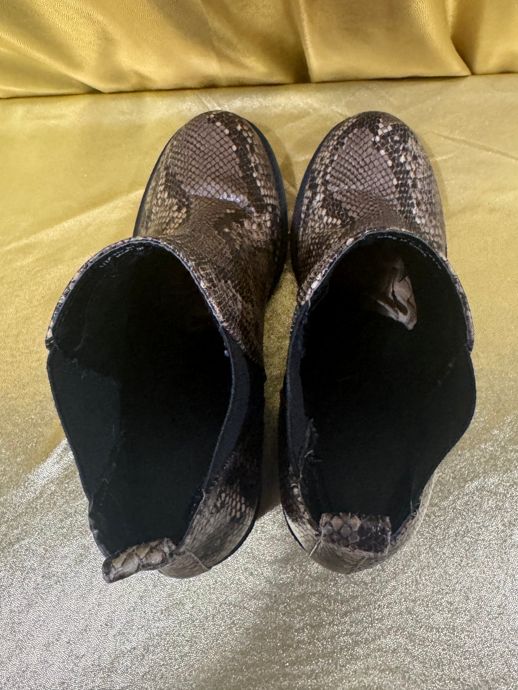 Dirty Laundry Lisbon Snakeskin Chelsea Boots Block Heel Size 8M NWOT