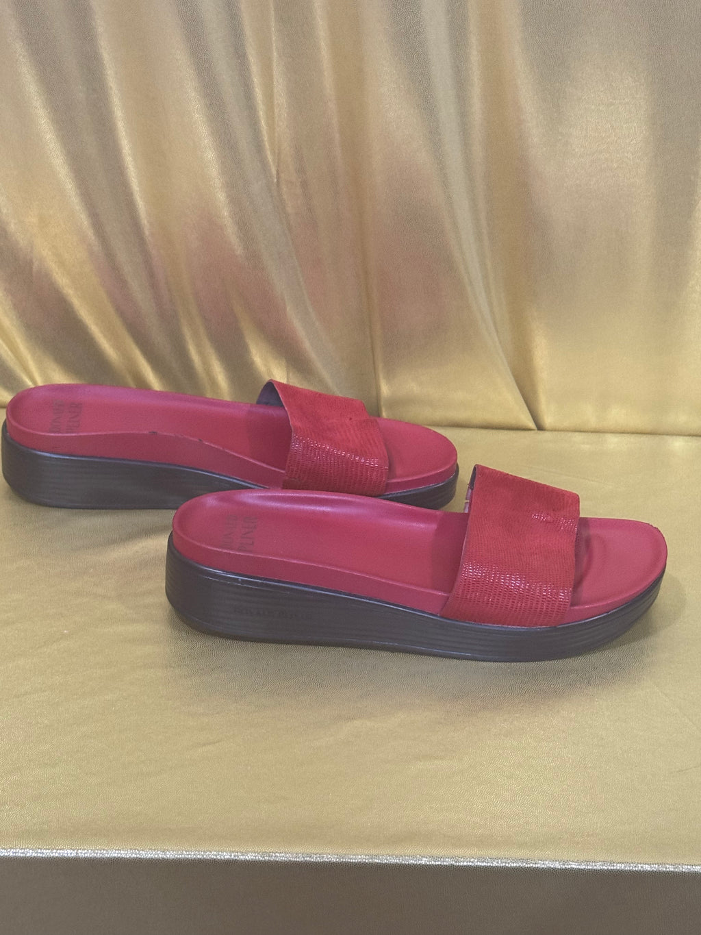 Donald J. Pliner Red Textured Leather Platform Slide Sandals - Size 7.5 (HPFIJ485)
