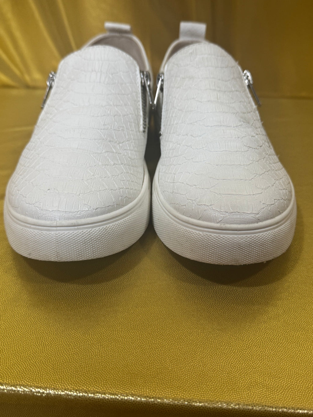 ✨ Steve Madden "Enriko" White Textured Slip-On Sneakers - Size 8.5 ✨