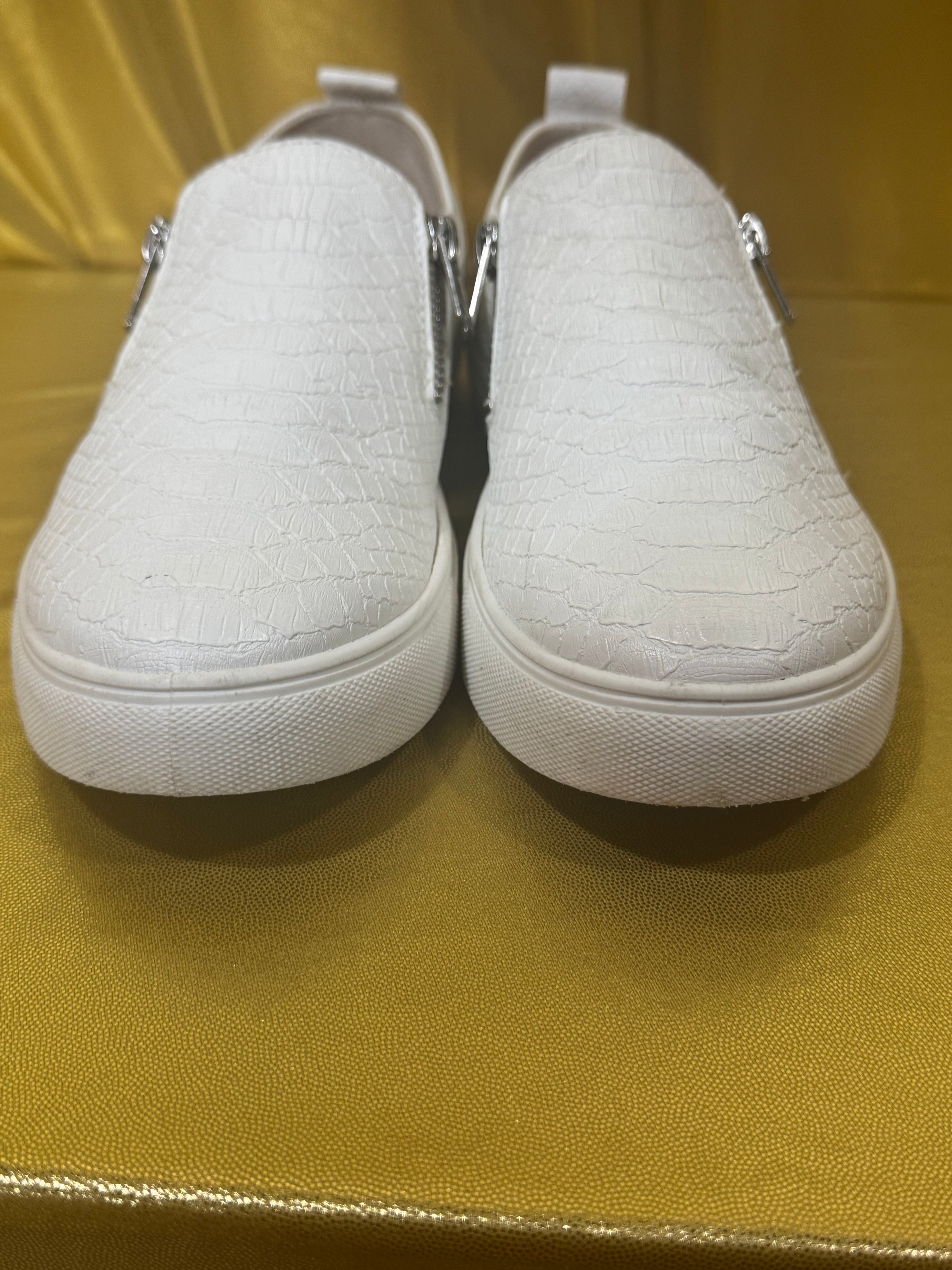 ✨ Steve Madden "Enriko" White Textured Slip-On Sneakers - Size 8.5 ✨