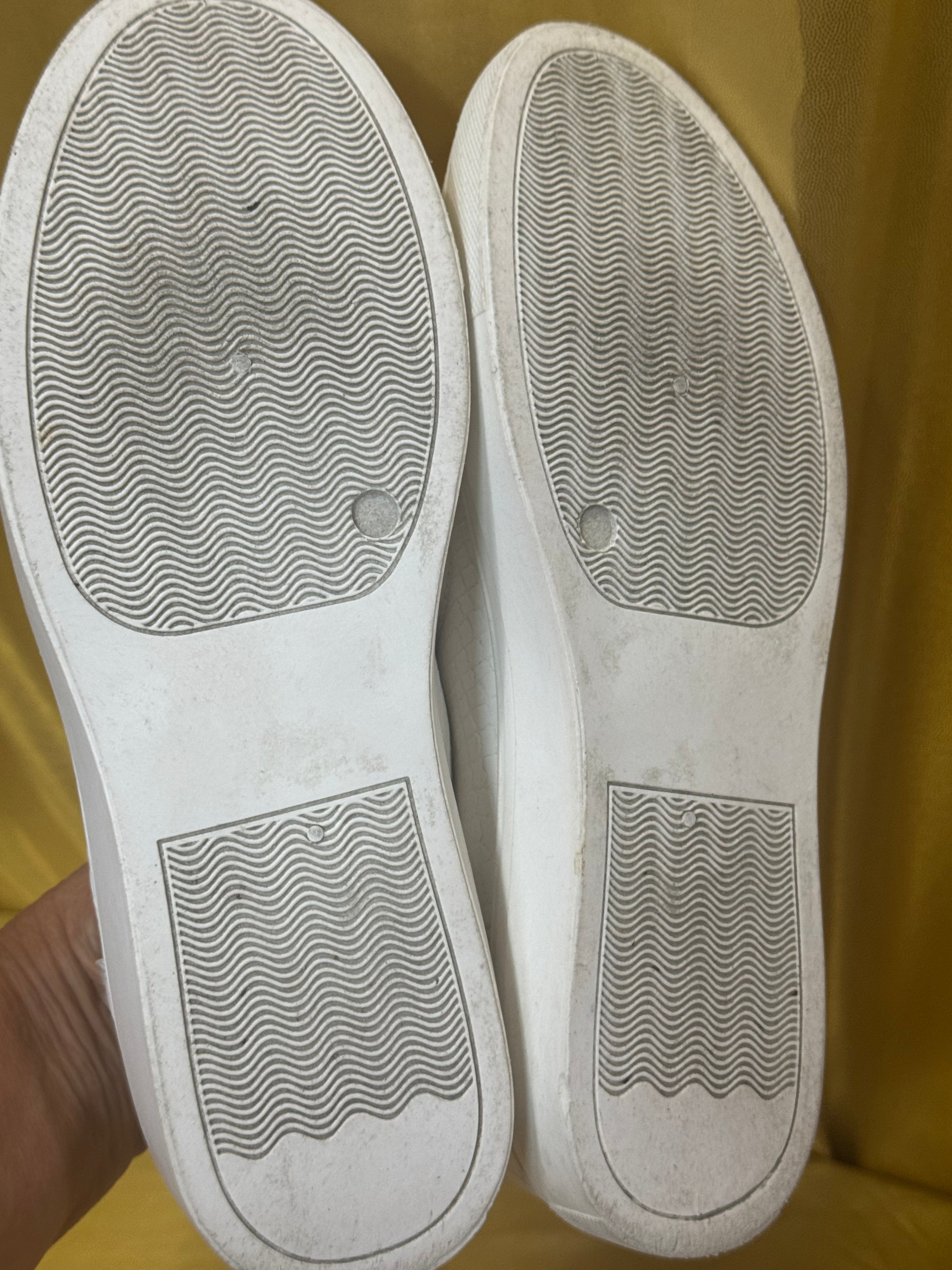 ✨ Steve Madden "Enriko" White Textured Slip-On Sneakers - Size 8.5 ✨