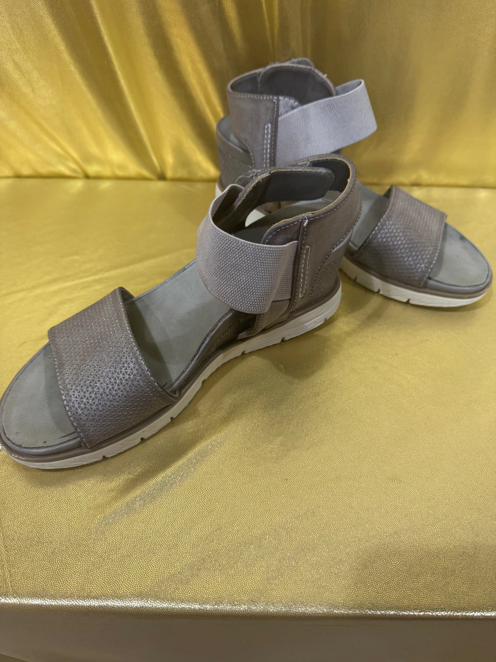 Axxiom Penelope Sport Sandals Pewter Gray Metallic Texture Ankle Strap Size 9.5M