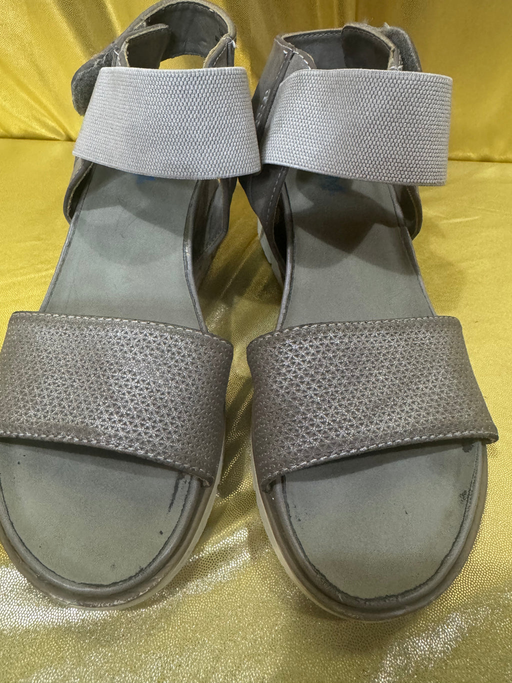 Axxiom Penelope Sport Sandals Pewter Gray Metallic Texture Ankle Strap Size 9.5M