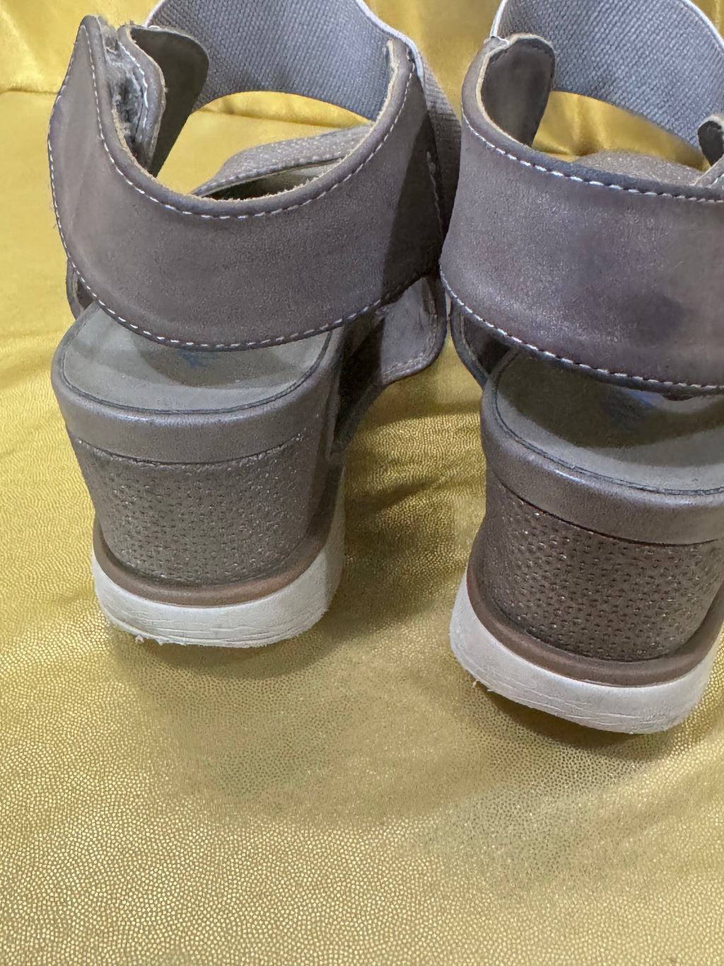 Axxiom Penelope Sport Sandals Pewter Gray Metallic Texture Ankle Strap Size 9.5M