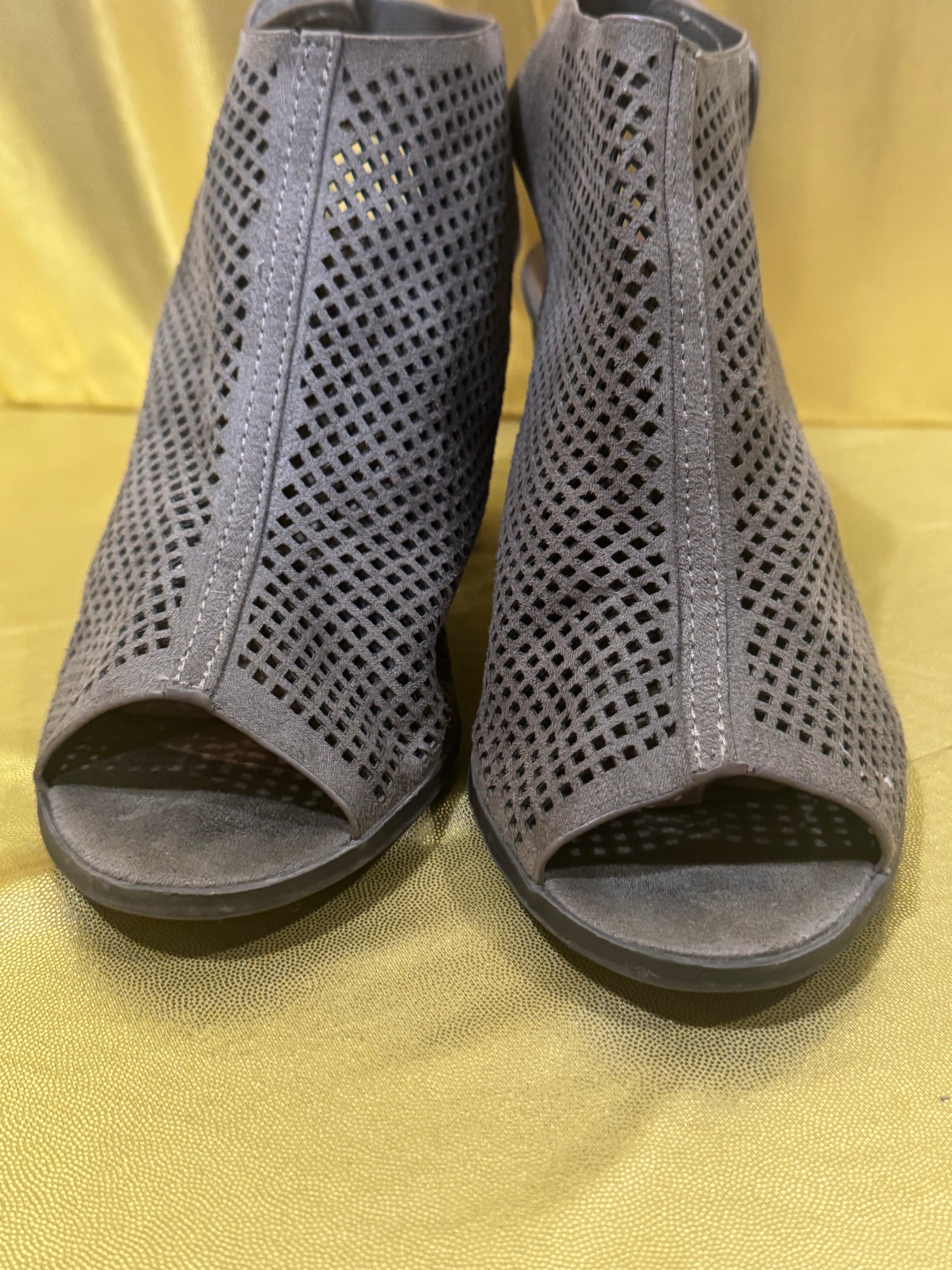 City Classified Grey Perforated Peep Toe Block Heel Booties – Size 8