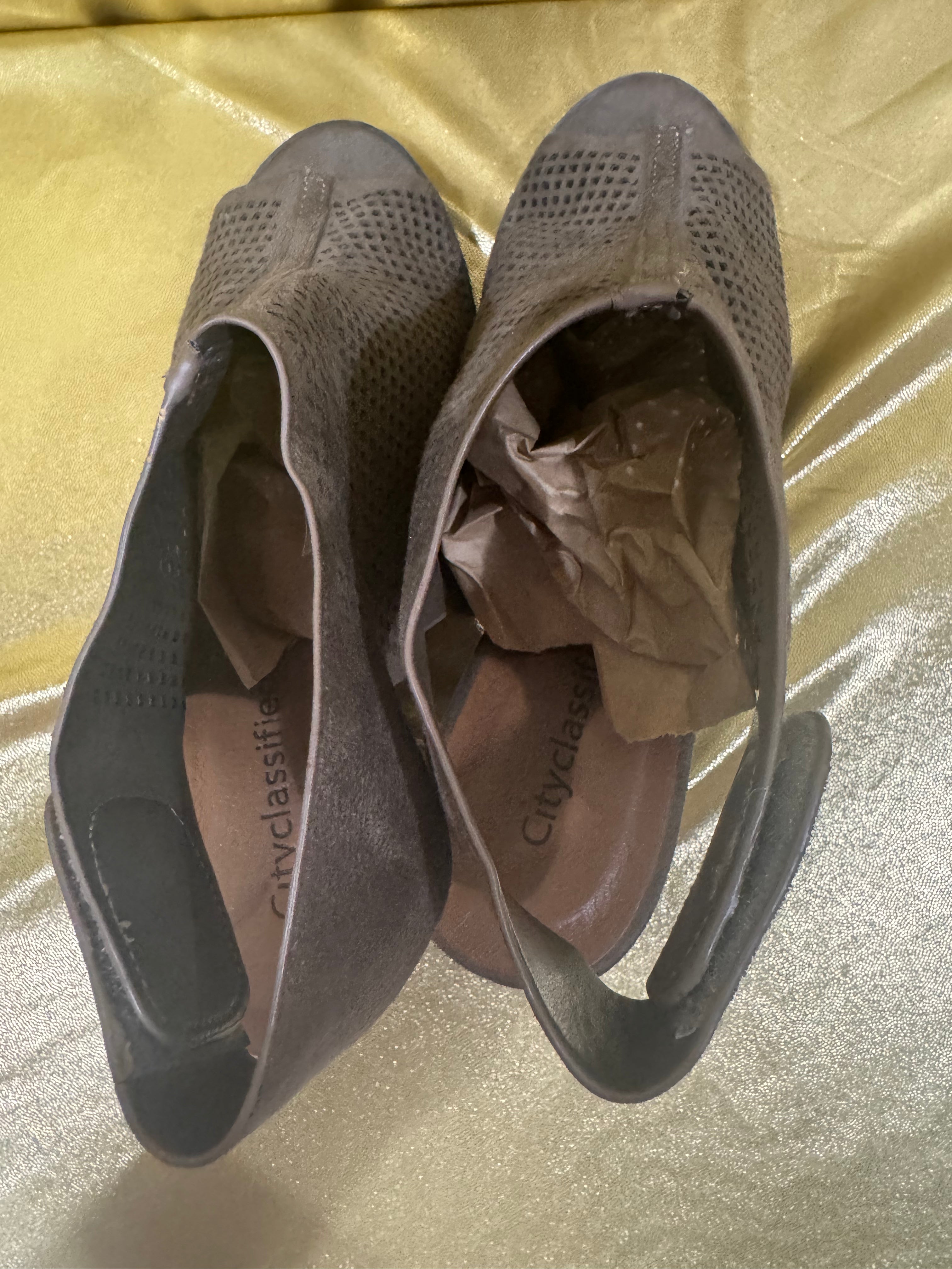 City Classified Grey Perforated Peep Toe Block Heel Booties – Size 8