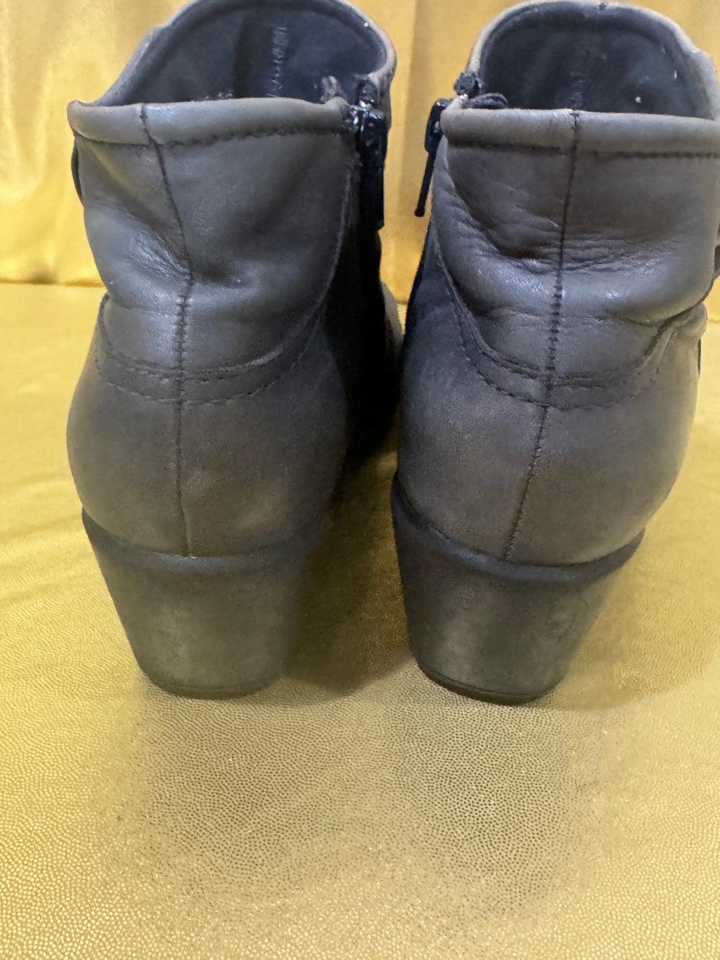 Earth Origins 'Mallory' Gray Leather Ruched Ankle Boots | Women's Size 5