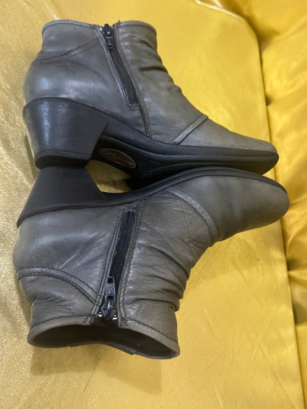 Earth Origins 'Mallory' Gray Leather Ruched Ankle Boots | Women's Size 5