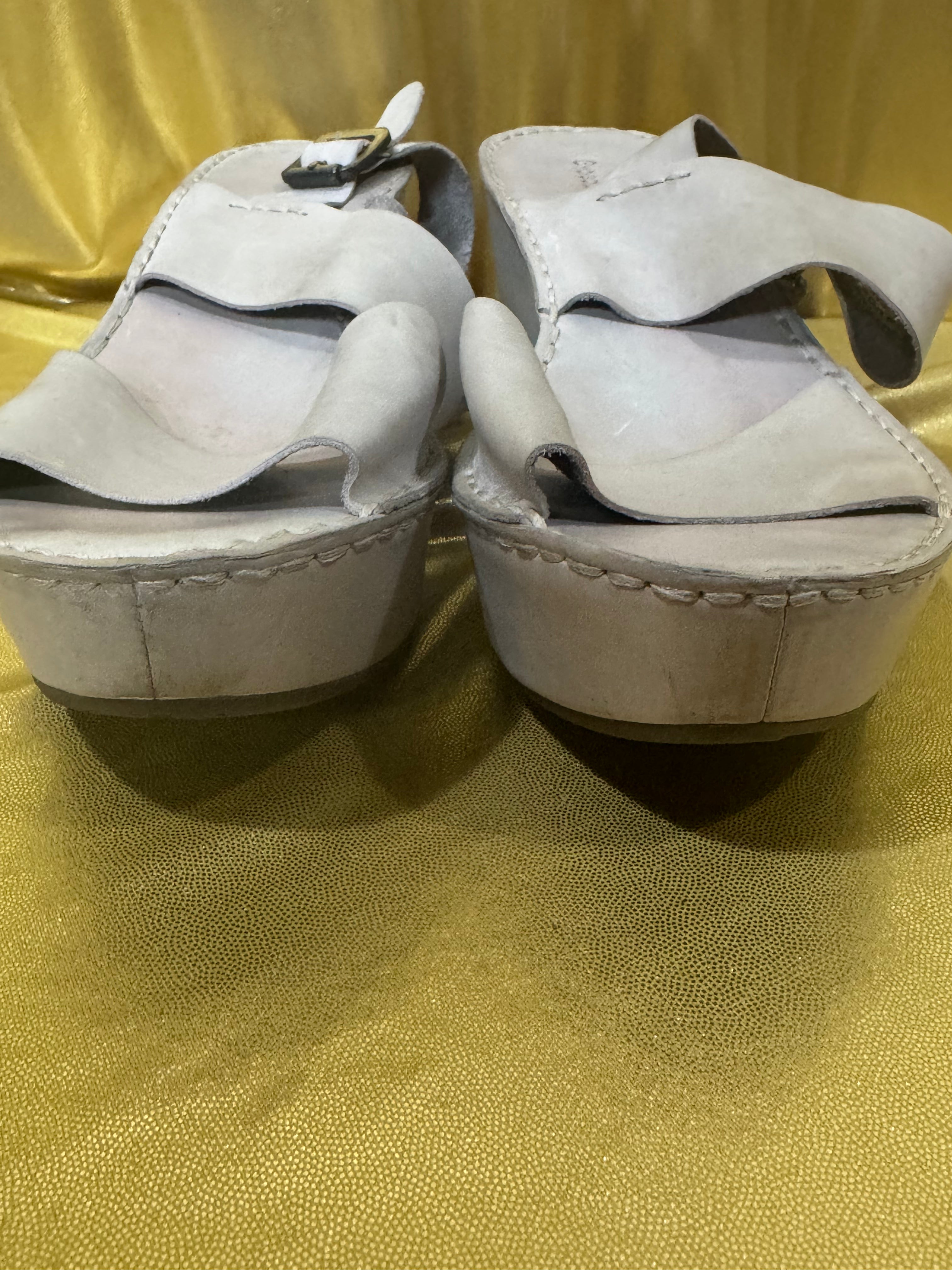 Chocolat Blu White Leather Slingback Platform Sandals - Size 10