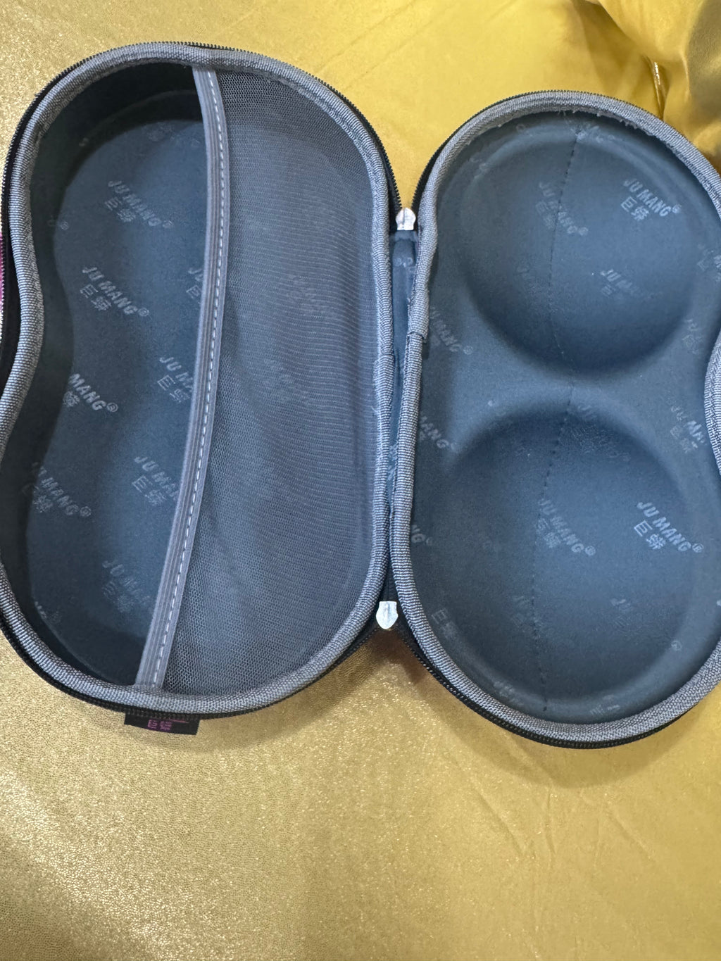 Ju Mang Hard Shell Bra & Lingerie Travel Case – Pink Polka Dot 👙✨