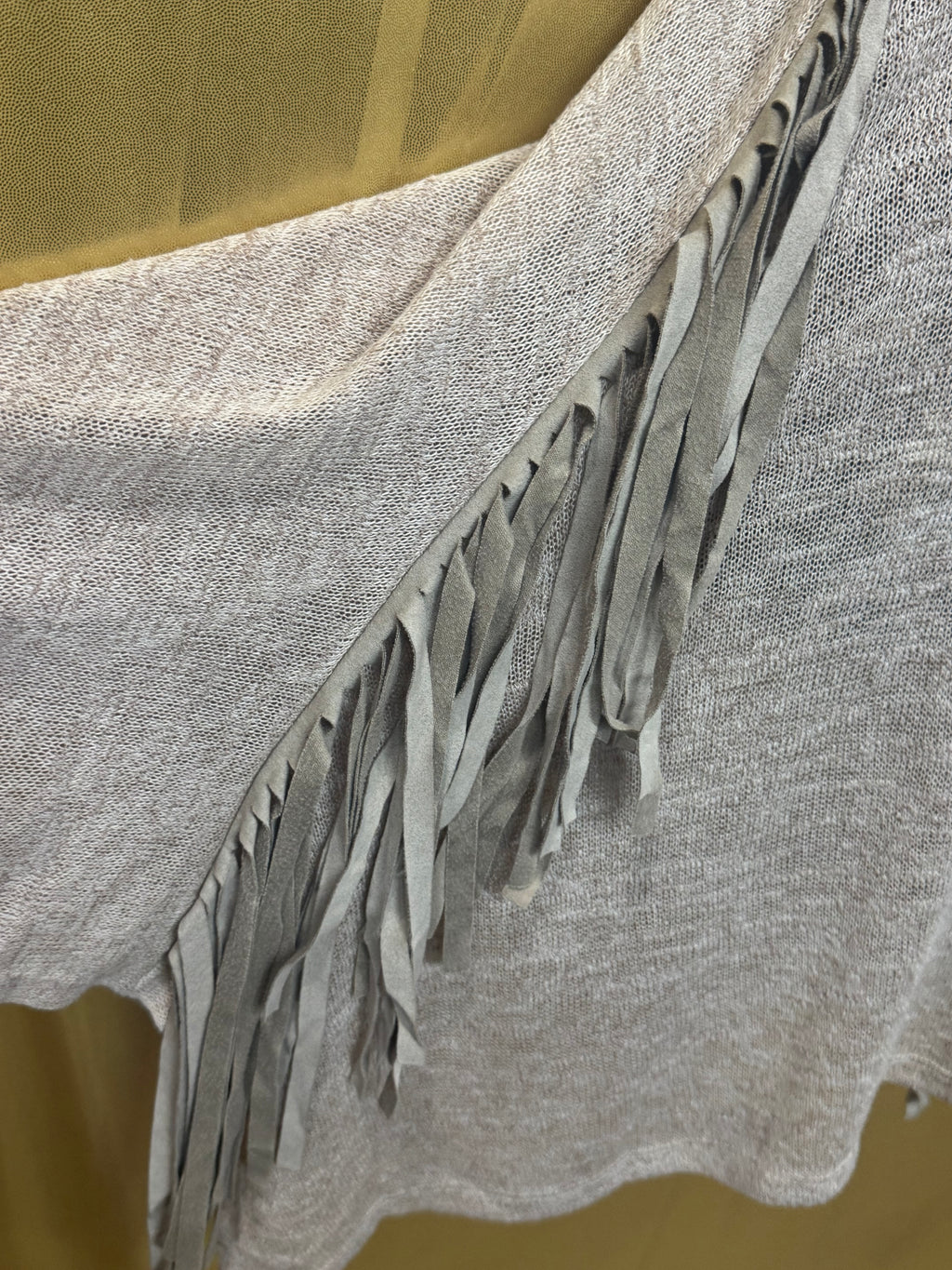 By Together You & I Oatmeal Knit Fringe Sharkbite Tank Top Medium L1337
