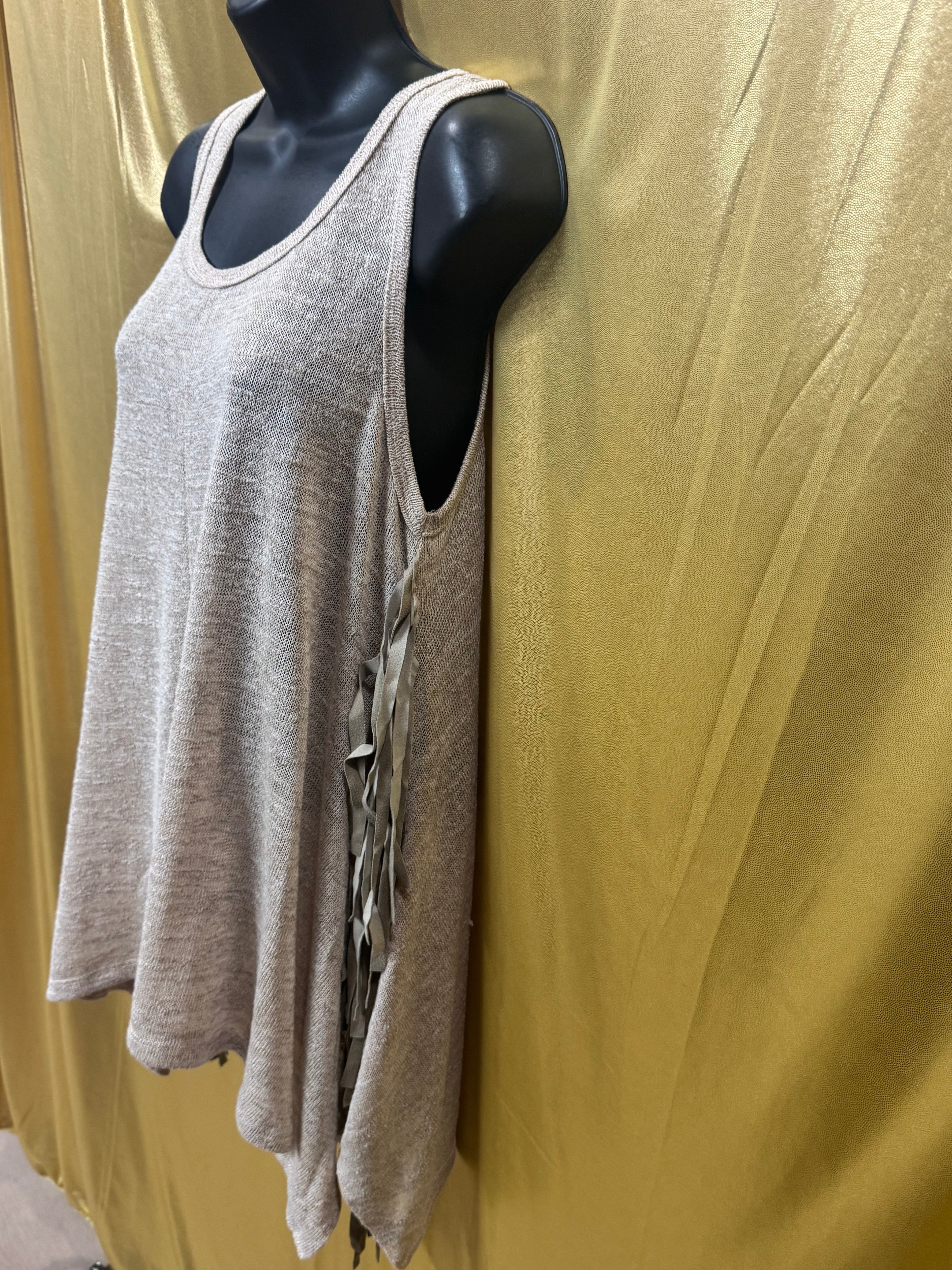 By Together You & I Oatmeal Knit Fringe Sharkbite Tank Top Medium L1337