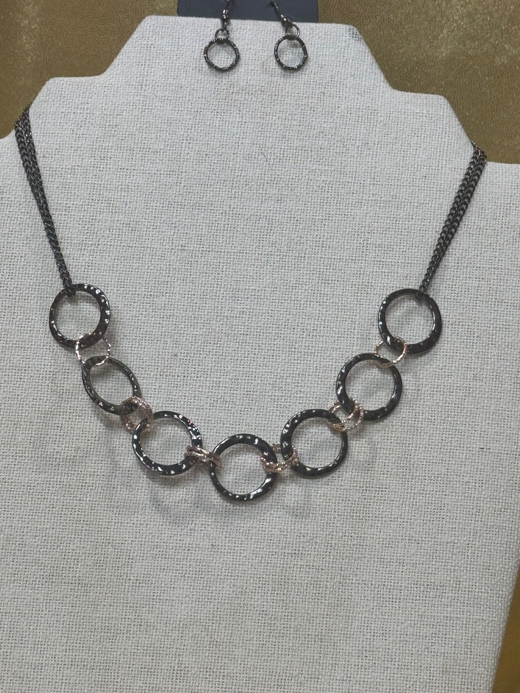 Paparazzi "Progressively Vogue" Gunmetal & Gold Interlocking Hoop Necklace Set ✨