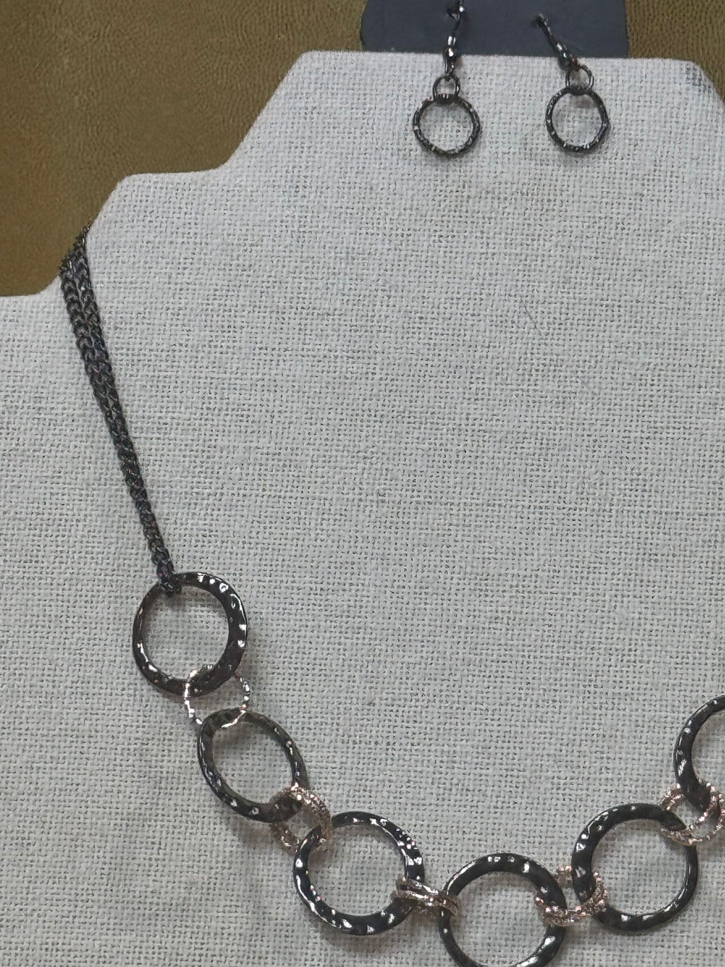 Paparazzi "Progressively Vogue" Gunmetal & Gold Interlocking Hoop Necklace Set ✨