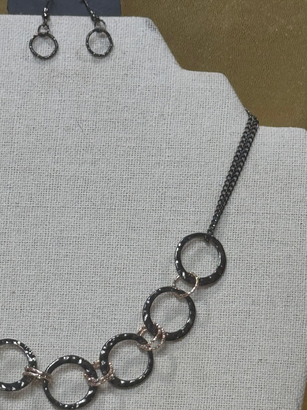 Paparazzi "Progressively Vogue" Gunmetal & Gold Interlocking Hoop Necklace Set ✨
