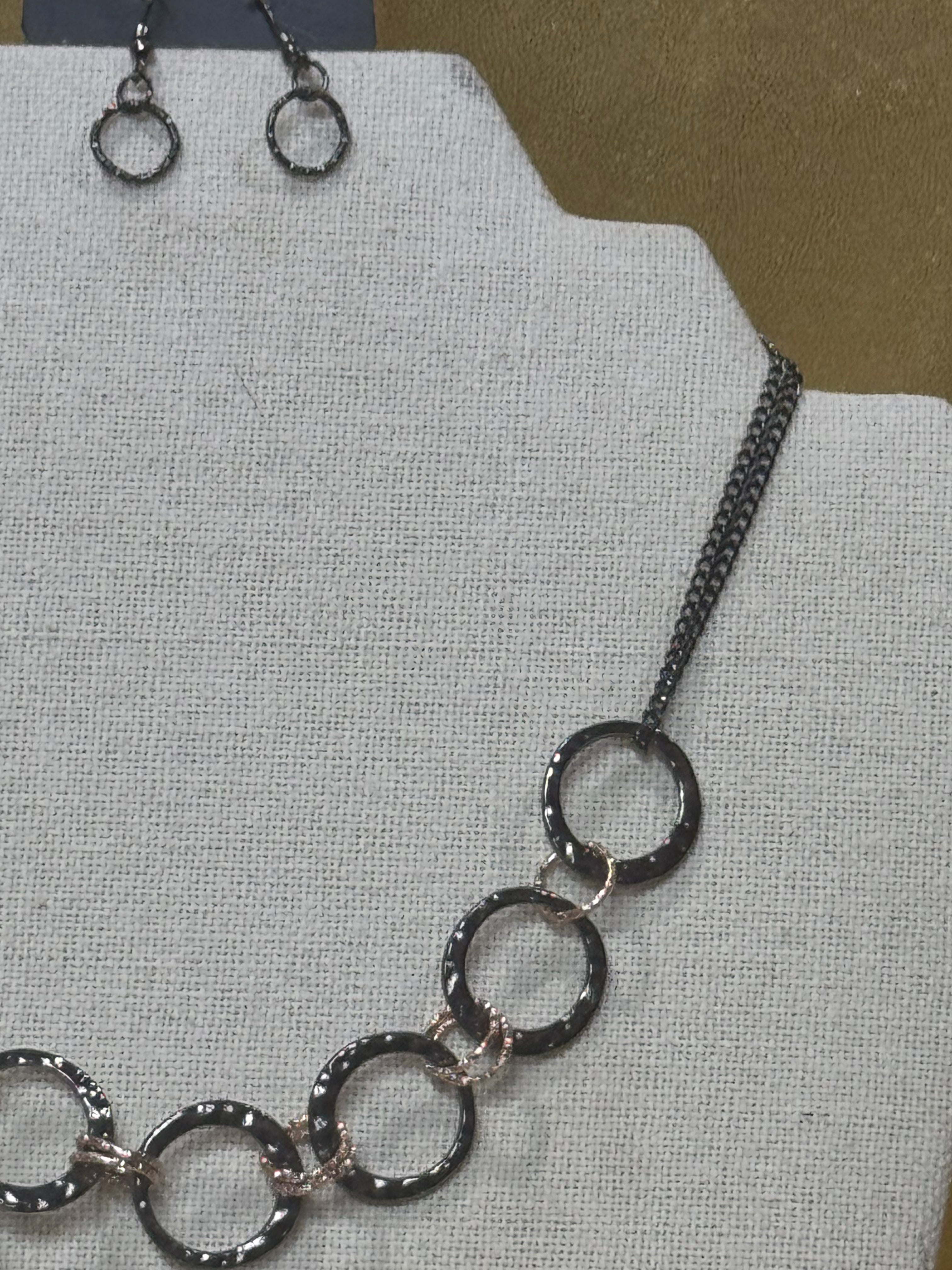 Paparazzi "Progressively Vogue" Gunmetal & Gold Interlocking Hoop Necklace Set ✨